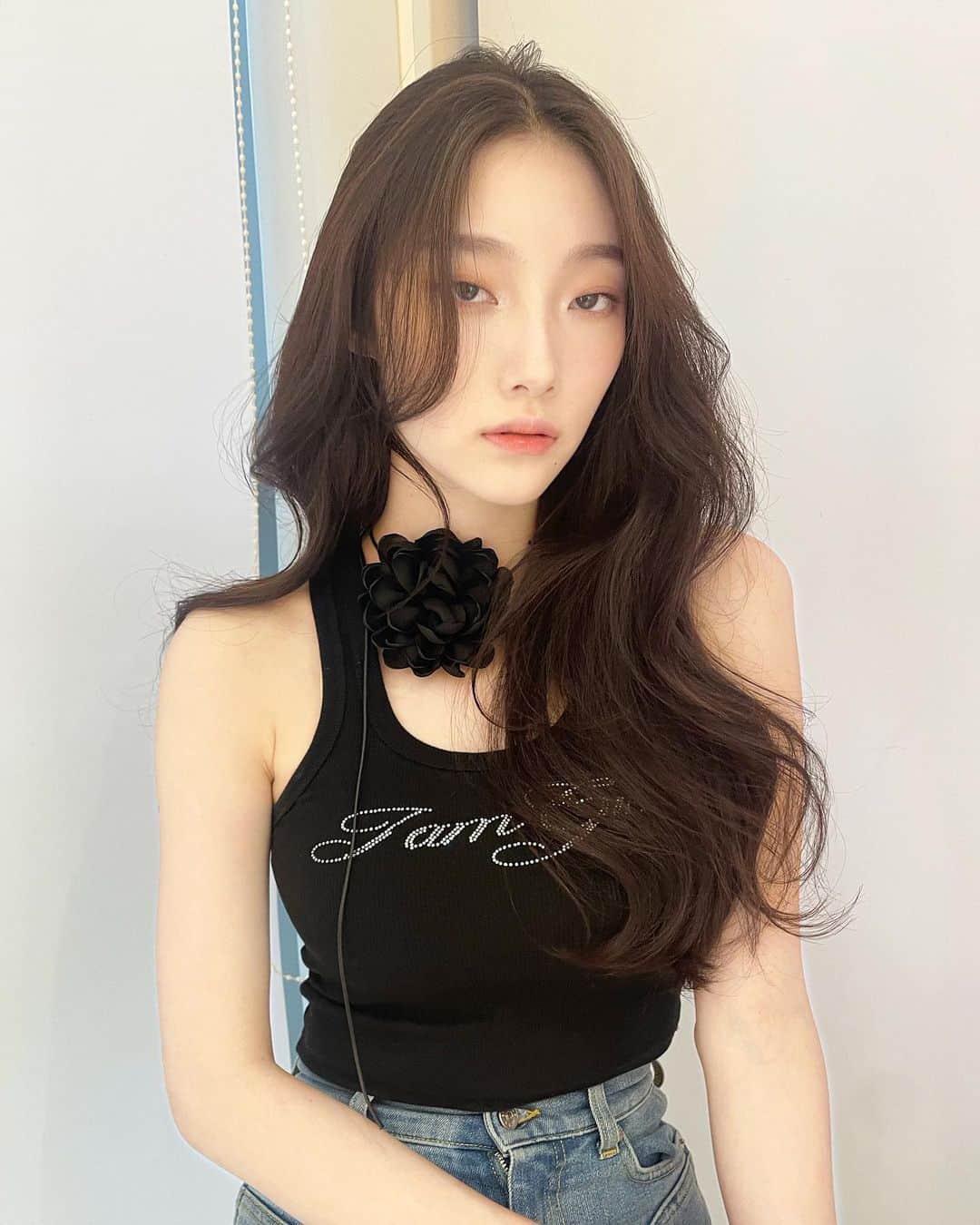 原涼香のインスタグラム：「💙🆕今やりたい韓国レイヤーロング🆕💙 夏は軽やかなレイヤースタイルがトレンドですദ്ദി‪- ·̫ - ̳ ㅤㅤㅤㅤㅤㅤㅤㅤㅤㅤㅤㅤㅤ 🎀韓国HAIR STYLE menu... ㅤㅤㅤㅤㅤㅤㅤㅤㅤㅤㅤㅤㅤ ☑︎カット 巻いても巻かなくても可愛いこだわりレイヤーカット♡  ☑︎プレミアムケアカラー(or Wケアカラー) 透明感バツグンカラーが得意です♡ ㅤㅤㅤㅤㅤㅤㅤㅤㅤㅤㅤㅤㅤ ☑︎HITAトリートメント 韓国人みたいなツヤ髪はトリートメントがマスト♡  ㅤㅤㅤㅤㅤㅤㅤㅤㅤㅤㅤㅤㅤ ご予約はリンクから🫶🏻🔗 ㅤㅤㅤㅤㅤㅤㅤㅤㅤㅤㅤㅤㅤㅤㅤㅤㅤㅤㅤㅤㅤㅤㅤㅤㅤㅤ ㅤㅤㅤㅤㅤㅤㅤㅤㅤㅤㅤㅤㅤ  #SHIMA#韓国ヘア#韓国スタイル#レイヤーカット#ワンホンヘア#ワンホン#ダークトーン#網紅#初カラー#暗髪#ベージュカラー#ラベンダーカラー#グレージュ#オリーブカラー#透明感カラー#銀座美容院#銀座美容室#美容師#시스루뱅#레이어드컷#koreanhair」