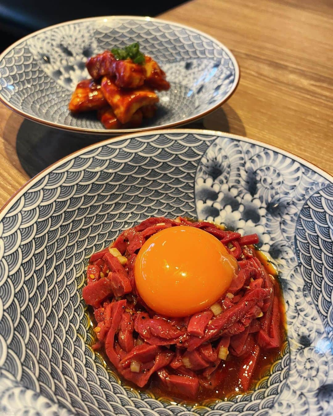 宇水遥佳さんのインスタグラム写真 - (宇水遥佳Instagram)「. すーみん(母)とランチへ🍽 ホルモン食べたい！ということで 炭火焼肉うしごろ中目黒店へ✨ お休みの日だったので昼飲み🍺 メガサイズのレモンサワー🍋ww . コスパめちゃいいのに本家うしごろが 目利きした上質なホルモンだけが使われていて 臭み0でどの部位もプリプリで美味しかったです😍 . ホルモン刺しと名物ホルモンととろけるロースが 絶品でした⭐️早くまた食べたい🤤 . #ホルモン屋 #中目黒グルメ #中目黒ランチ  #炭火焼肉ホルモンうしごろ中目黒店 #うしごろ #pr」6月20日 20時44分 - haruka._.usui