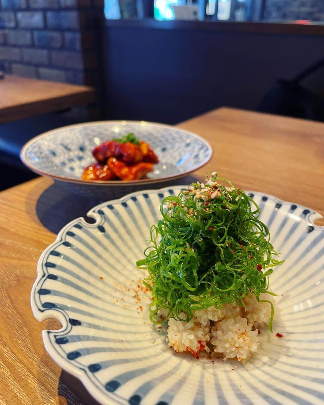 宇水遥佳さんのインスタグラム写真 - (宇水遥佳Instagram)「. すーみん(母)とランチへ🍽 ホルモン食べたい！ということで 炭火焼肉うしごろ中目黒店へ✨ お休みの日だったので昼飲み🍺 メガサイズのレモンサワー🍋ww . コスパめちゃいいのに本家うしごろが 目利きした上質なホルモンだけが使われていて 臭み0でどの部位もプリプリで美味しかったです😍 . ホルモン刺しと名物ホルモンととろけるロースが 絶品でした⭐️早くまた食べたい🤤 . #ホルモン屋 #中目黒グルメ #中目黒ランチ  #炭火焼肉ホルモンうしごろ中目黒店 #うしごろ #pr」6月20日 20時44分 - haruka._.usui