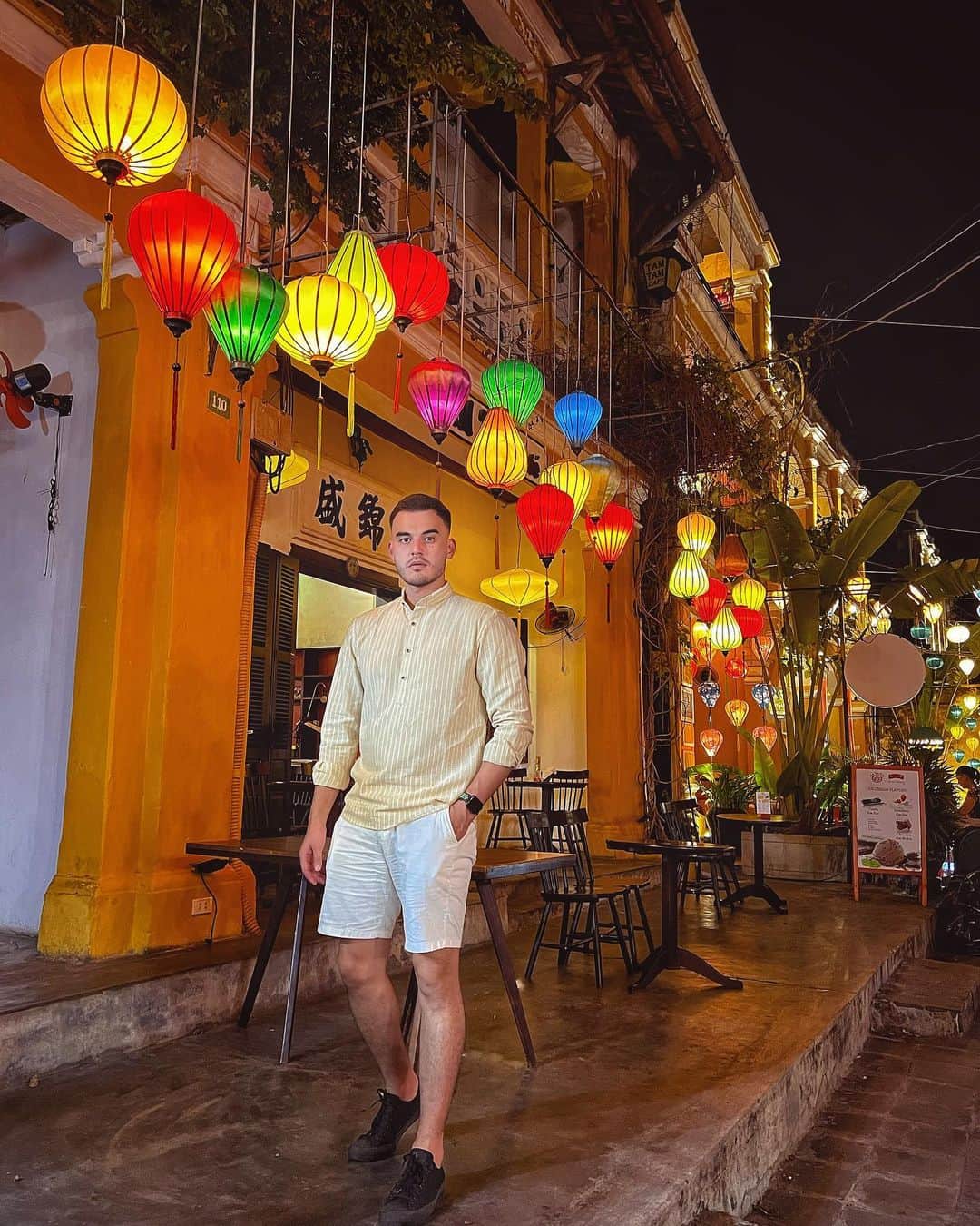 Kam Wai Suenのインスタグラム：「Exploring the city of lanterns 🏮 #hoian #vietnam #lantern #cityoflanterns #wheninhoian #wheninvietnam #travelblogger」