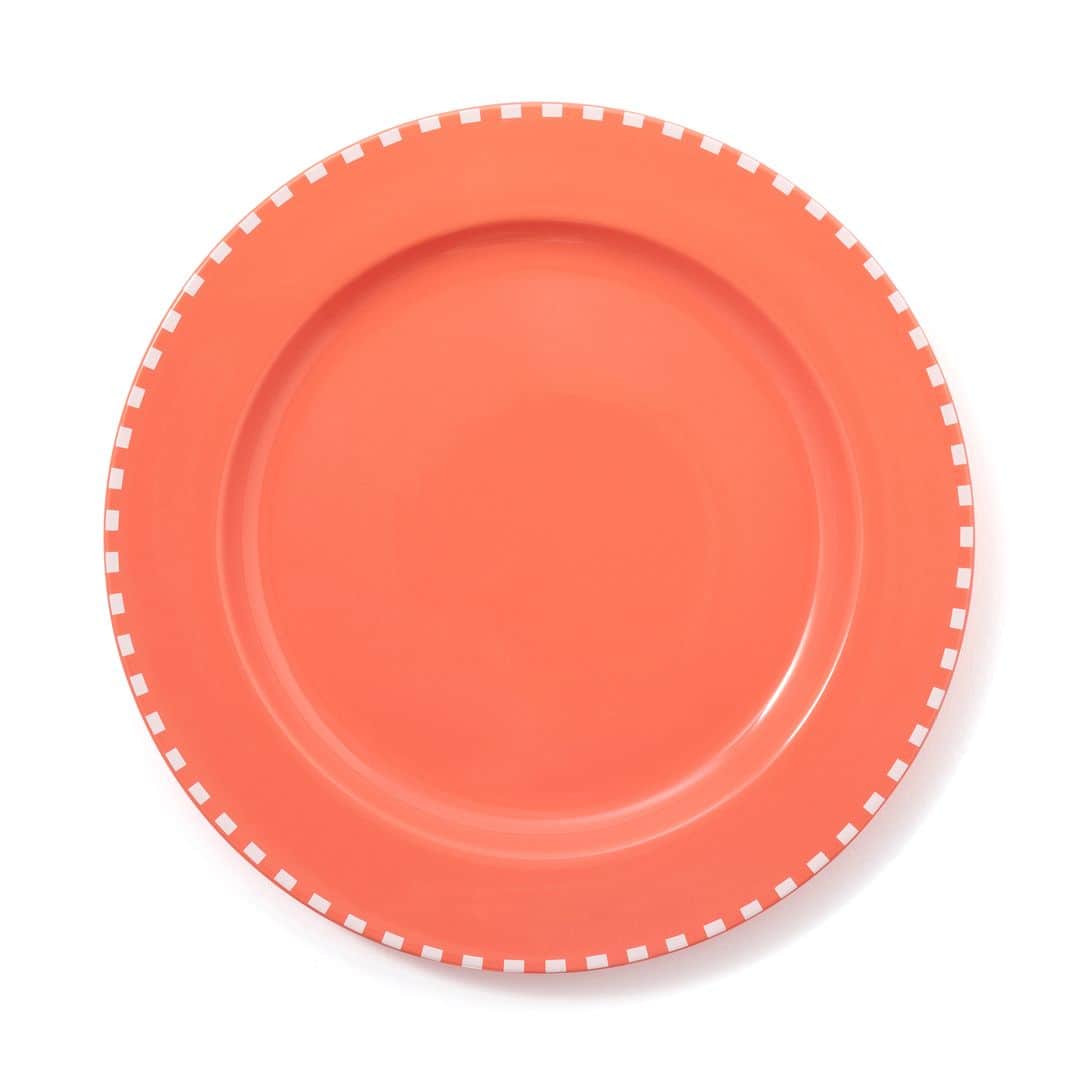 Francfrancさんのインスタグラム写真 - (FrancfrancInstagram)「【NEW!】カラフルな色合いとポップなデザインに心躍るテーブルウェアのご紹介です🍕❤️  元気の出る朝食から 友人に振る舞うおもてなし料理まで。  食卓に彩りをプラスしたい場面におすすめのプレートシリーズです。  1点で挿し色に使ったり、組み合わせて思い切りカラフルなテーブルコーディネートを楽しんだり…✨  電子レンジも食洗機もOKなので毎日気兼ねなくご利用いただけます。  明るいカラーのテーブルウェアを取り入れて おうちごはんを楽しみましょう🍝❤  ＼サイズ毎におすすめの使い方をご紹介☺️↓↓／ 《クレール シリーズ》  🍰プレート S　¥1,000（税込） ┈┈┈┈┈┈┈┈┈┈┈┈┈┈┈┈┈┈ ケーキ皿や取り皿として幅広く活躍するサイズ。 トーストを1枚載せるのにもちょうどいい大きさです。  🥗プレート M　¥1,400（税込）　 ┈┈┈┈┈┈┈┈┈┈┈┈┈┈┈┈┈┈ メインプレートとして活躍するサイズ。 どんなメニューも受け止めてくれる、使い勝手のよい大きさです。  🍝プレート L　¥1,600（税込） ┈┈┈┈┈┈┈┈┈┈┈┈┈┈┈┈┈┈ パスタや大皿料理に適したサイズ。 ワンプレートメニューにもぴったりです。  ☕マグ　¥900（税込） ┈┈┈┈┈┈┈┈┈┈┈┈┈┈┈┈┈┈ 容量:300ml 毎日使いにはもちろん、おうちカフェやパーティー料理にもおすすめです。  #francfranc #フランフラン #francfrancのある生活 #お皿 #食器 #パーティー料理 #おもてなし料理 #おうちごはん #可愛い食器 #おしゃれな食器 #テーブルコーディネート #ホームパーティー」6月20日 21時00分 - francfranc_official