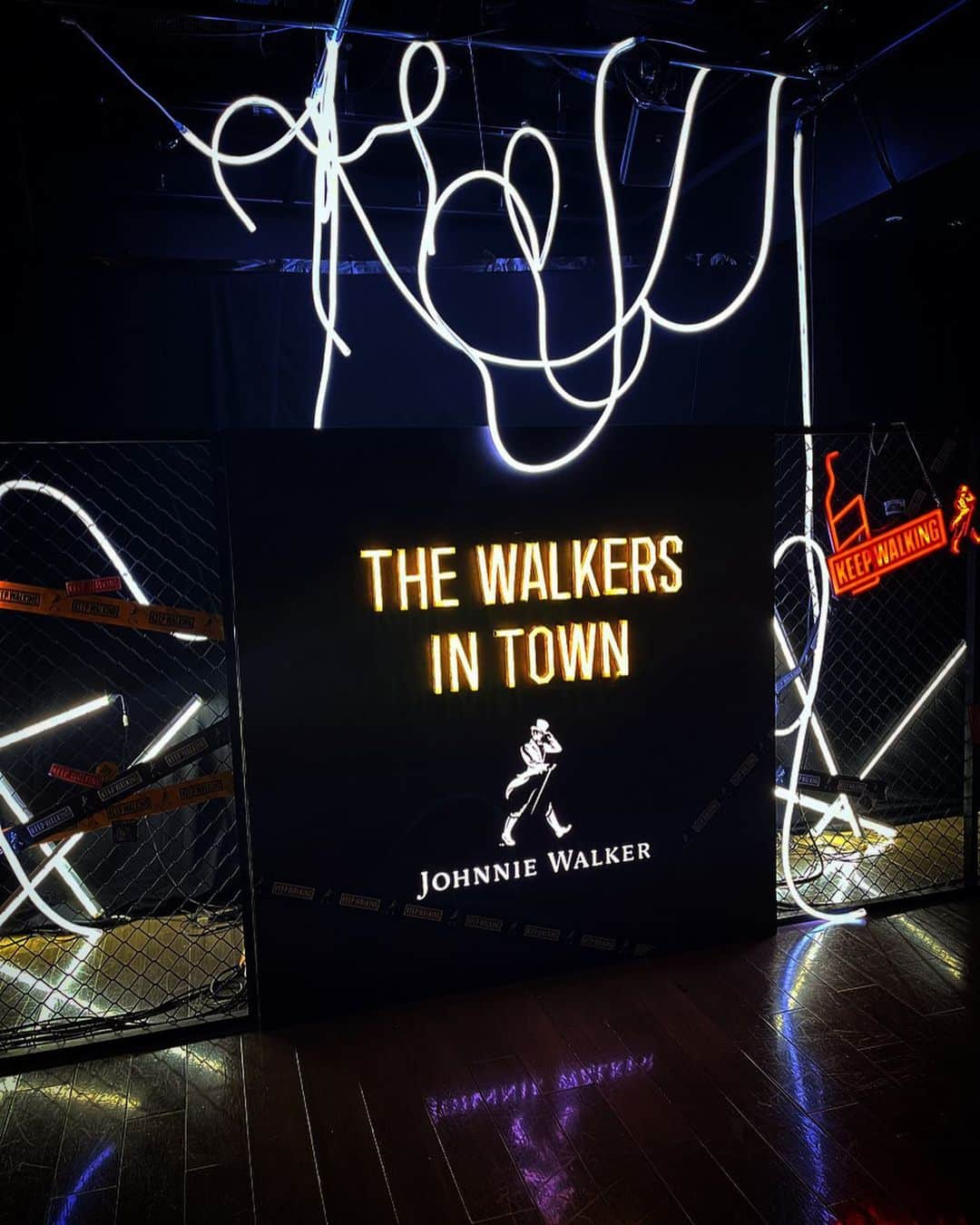 遠藤史也のインスタグラム：「THE WALKERS IN TOWN presented by JOHNNIE WALKER🥃 6/21から1週間開催  美味しいハイボールをありがとう！！！  #thewalkersintown  #ジョニーウォーカー」