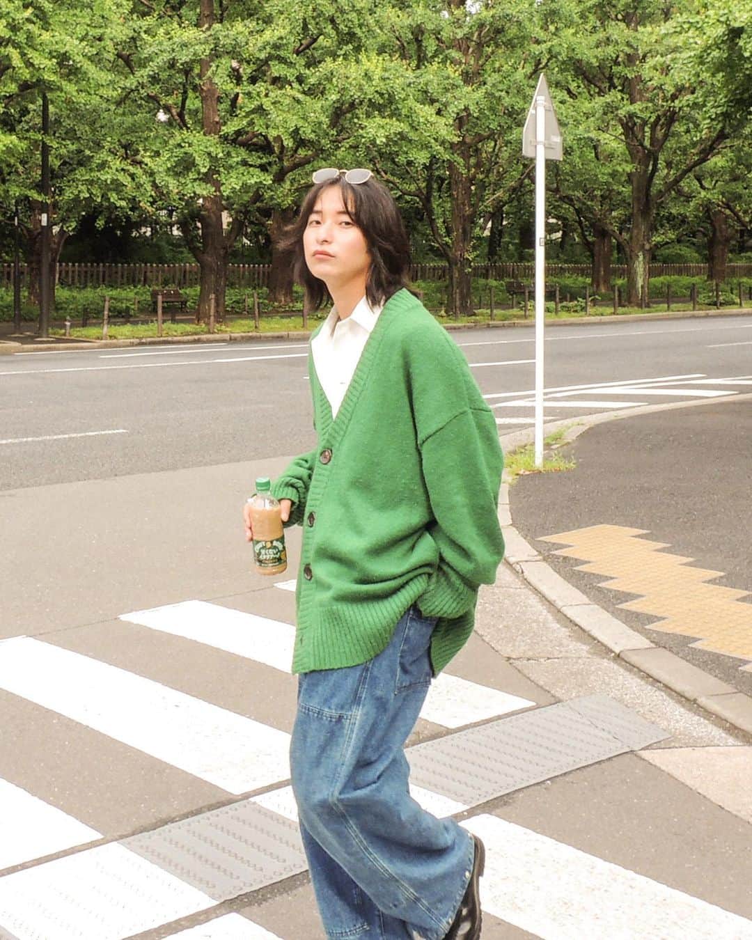 のインスタグラム：「・ @suntory_jp  クラフトボス甘くないイタリアーノ 〜 ミルクのコクと、コーヒーの豊かな満足感が感じられるリッチな味わいでありながら、 「甘くない」カフェラテ。 〜 ・ 今日響いた言葉  まずコーヒー。考えることは二の次。 Coffee first. Schemes later. ・ ・ 毎日コーヒー飲んでるくらい好きなんだけど、すっきり飲めて個人的には好きだった！！👍 ・ ・ ・ ・ ・ ・ ・ ・ ・ ・ #PR #クラフトボス #甘くないイタリアーノ #カフェラテ」