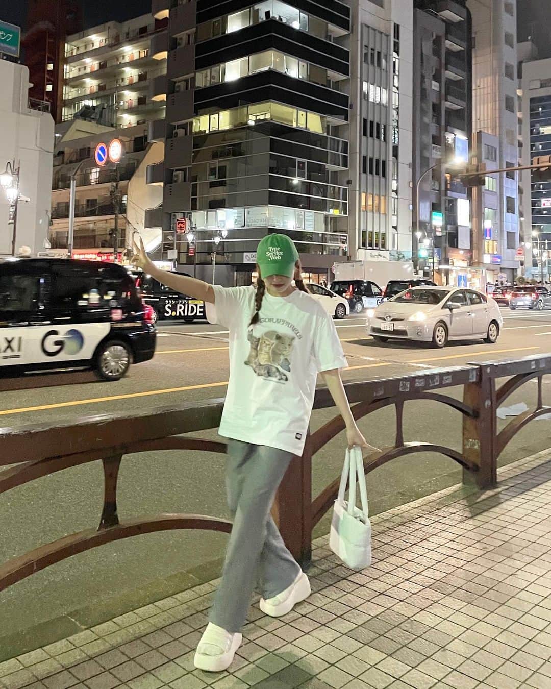 河﨑莉奈さんのインスタグラム写真 - (河﨑莉奈Instagram)「夜のお散歩🩶」6月20日 21時08分 - rinya5588