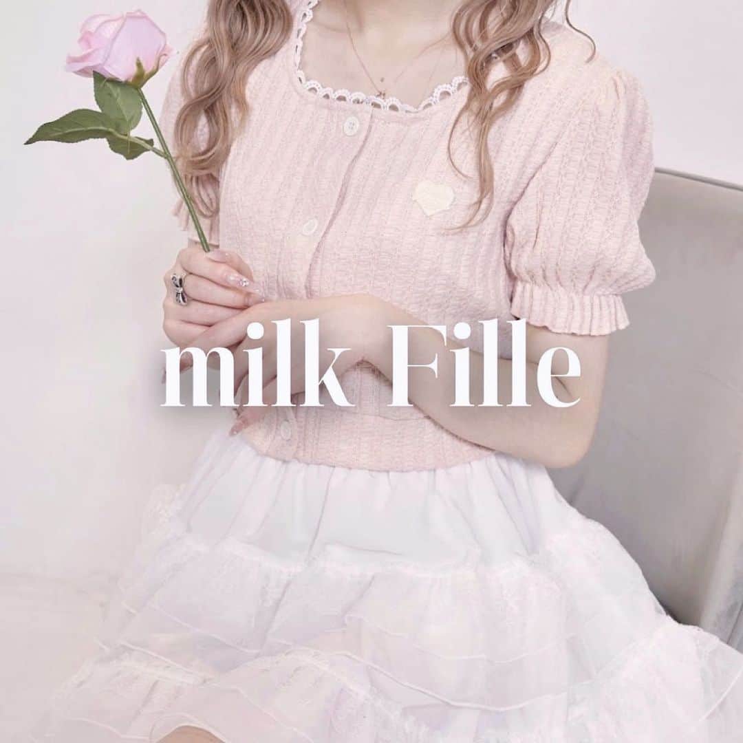 さきまるちゃんさんのインスタグラム写真 - (さきまるちゃんInstagram)「【‪‪❤︎‬お知らせ‪‪❤︎‬】6/23(Fri)19:00 open-  この度(@crammy__official)にてセレクトショップブランドを立ち上げていただくことになりました🩷 ブランド名は『milk Fille』(ミルクフィーユ)です！  可愛い洋服を着たい少女の夢を叶えるために誕生したセレクトブランドで、キラキラしたものに溢れたスイーツのように甘いスタイルを提案していきたいという思いが込められています🍰‪‪❤︎‬  やっとみんなに報告することができて嬉しいです！ぜひたくさんの人に着てもらいたいです🐻🍯  #量産型加工#量産型#量産型ヲタク#量産型ヲタクになりきれないヲタク#地雷#地雷女子#地雷コーデ#地雷系女子#量産型コーデ#地雷女#ピンクヘア#地雷系女子と繋がりたい#ジャニヲタ#量産型ジャニヲタ #コンカフェ嬢#量産型女子 #セレクトショップ#ミルクフィーユ」6月20日 21時04分 - sakimaru_chan