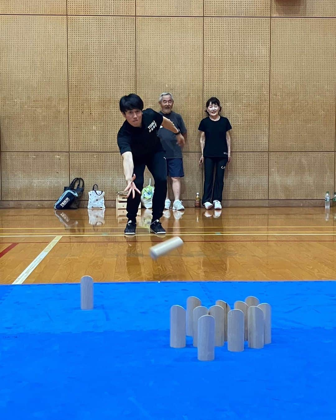 高橋義希のインスタグラム：「鳥栖市地区スポーツ教室 今日は鳥栖北地区 町ごとのチームでモルックを楽しみました。 みなさんありがとうございました。  #鳥栖市 #鳥栖北地区 #モルック #鳥栖市特命応援団長」