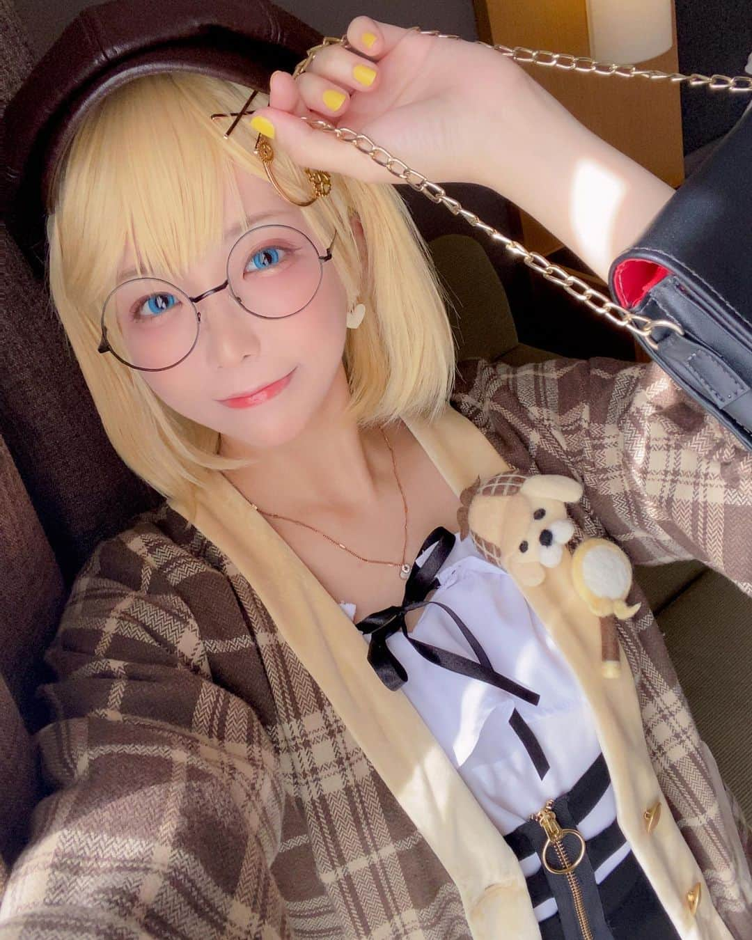 小桃のインスタグラム：「hehe~💛  #ameliawatson #amelia #ame #hololive #hololiveenglish #hololiveen #ameliawatsoncosplay #cosplay #アメリアワトソン #コスプレ #ホロライブ #ホロライブコスプレ #ホロライブen」