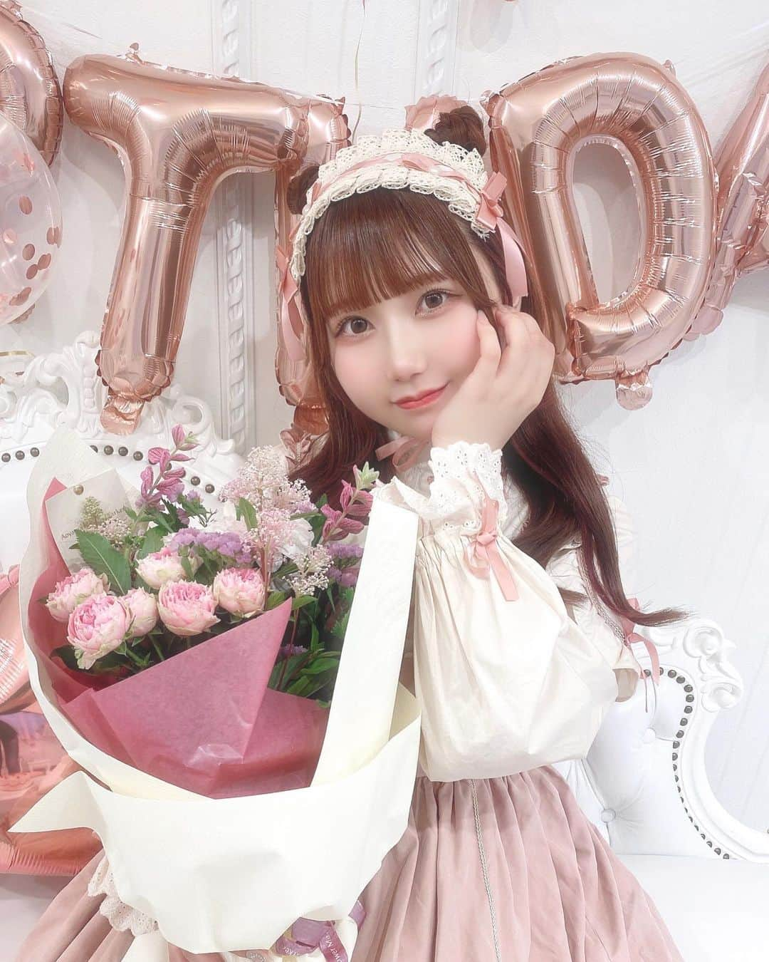 楠木しゅりさんのインスタグラム写真 - (楠木しゅりInstagram)「𝐓𝐡𝐚𝐧𝐤 𝐲𝐨𝐮 🎂🤍🤍」6月20日 21時13分 - kusunoki_shuri