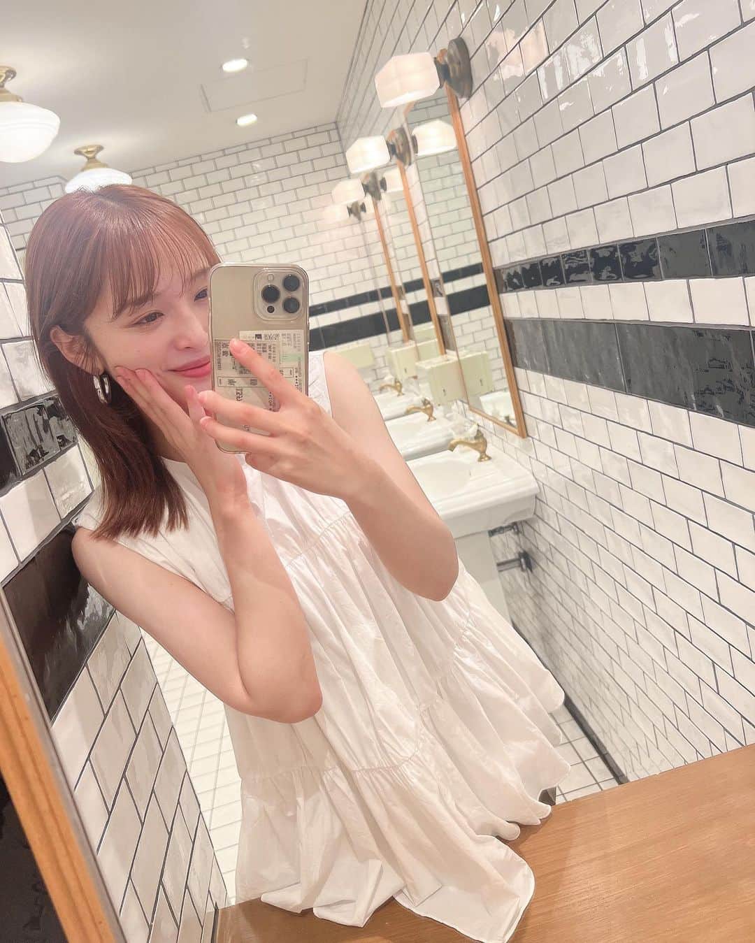 神部美咲のインスタグラム：「衣装、白ばっかり🤍🤍」