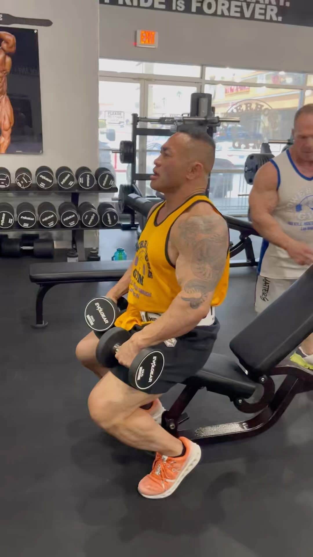 のインスタグラム：「Giant set for shoulders  肩ジャイアントセット  トレーニング、栄養を学びたい人用動画講座👇 https://hidetada-yamagishi.shop  筋肉増強・体脂肪燃焼のためのサプリメント👇 https://www.bodicafe.com  オンライン指導(オンライン弟子) DMにてお問い合わせください。  Gym @powerhousegymlasvegas  Photographer @devinjteer   My workout team @drdoomoffroad  @iriskyle  @pedro12aguilar  Thank you my sponsors @americanmalewellness  @gaspari  @urbanicebotanicals  @evolgear  @on.japan  @lasvegasmuscleworks  @stimiron.jp @cardilloweightbelts」