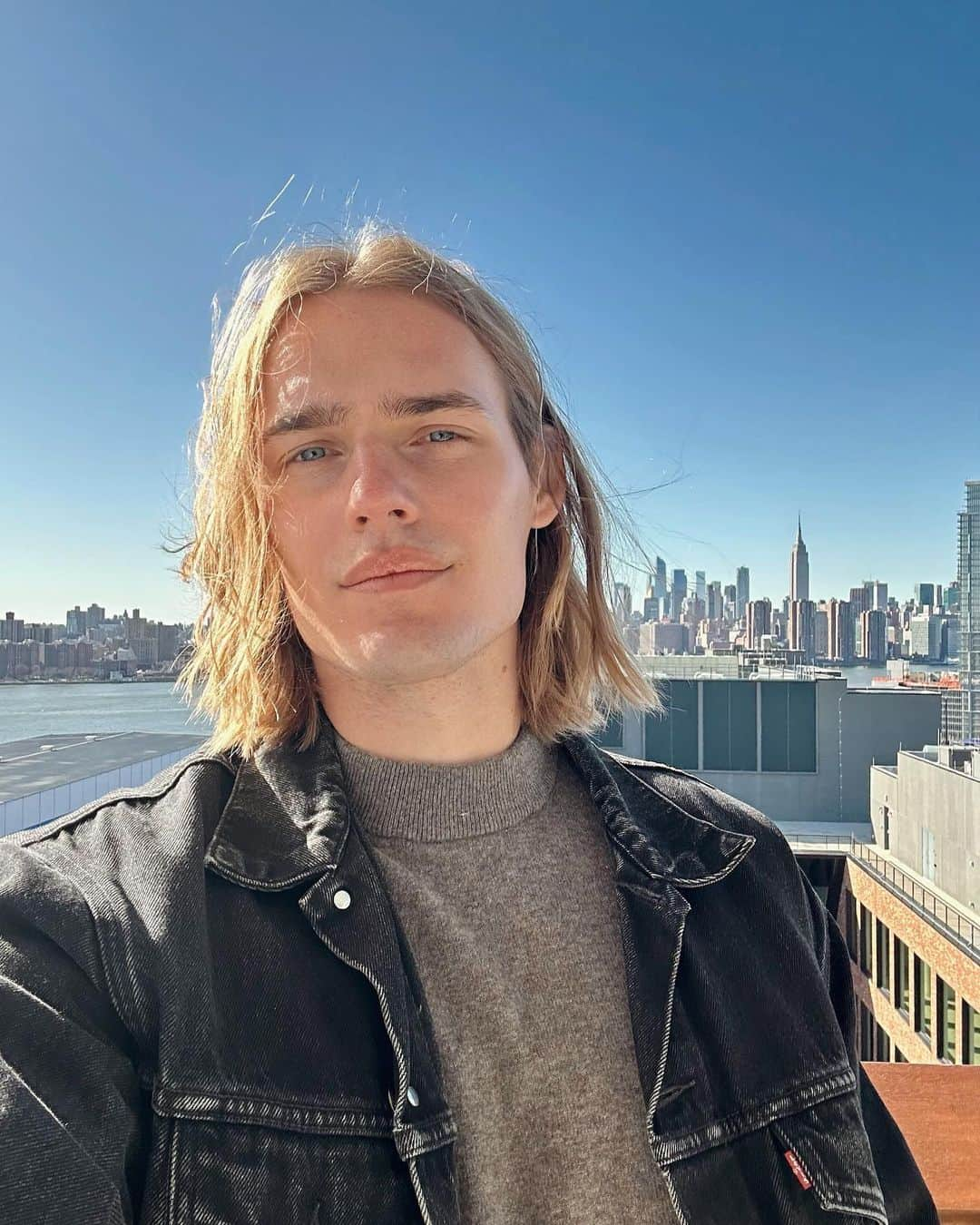 Ton Heukelsさんのインスタグラム写真 - (Ton HeukelsInstagram)「A while ago when I found out that my face can cover a little under half the New York skyline #tbt」6月21日 0時05分 - therealtonheukels