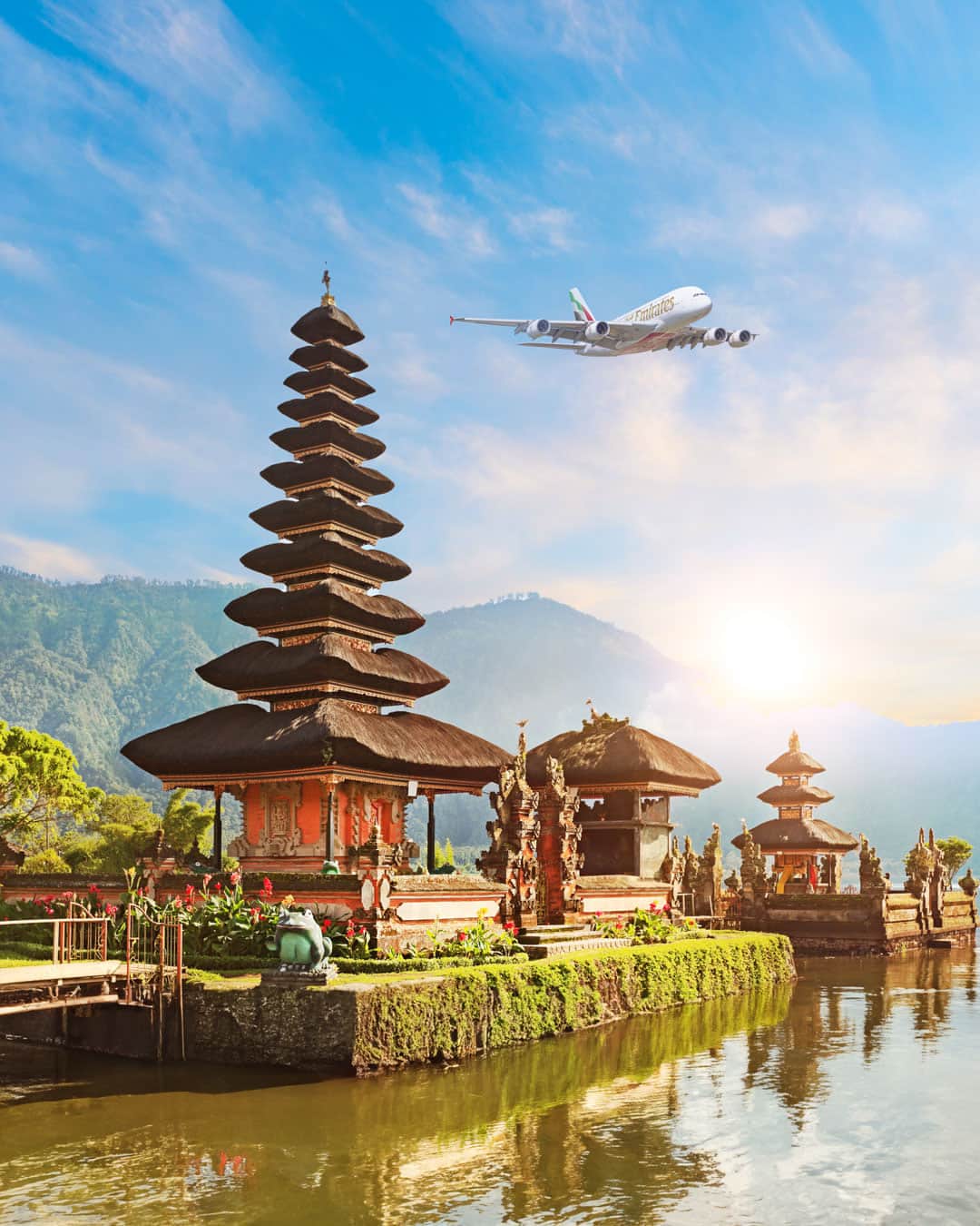 エミレーツ航空さんのインスタグラム写真 - (エミレーツ航空Instagram)「Dreaming of an island escape?  Our flagship A380 now flies daily to Bali, giving you a slice of paradise on and off the ground.  #Emirates #FlyBetter」6月20日 21時32分 - emirates
