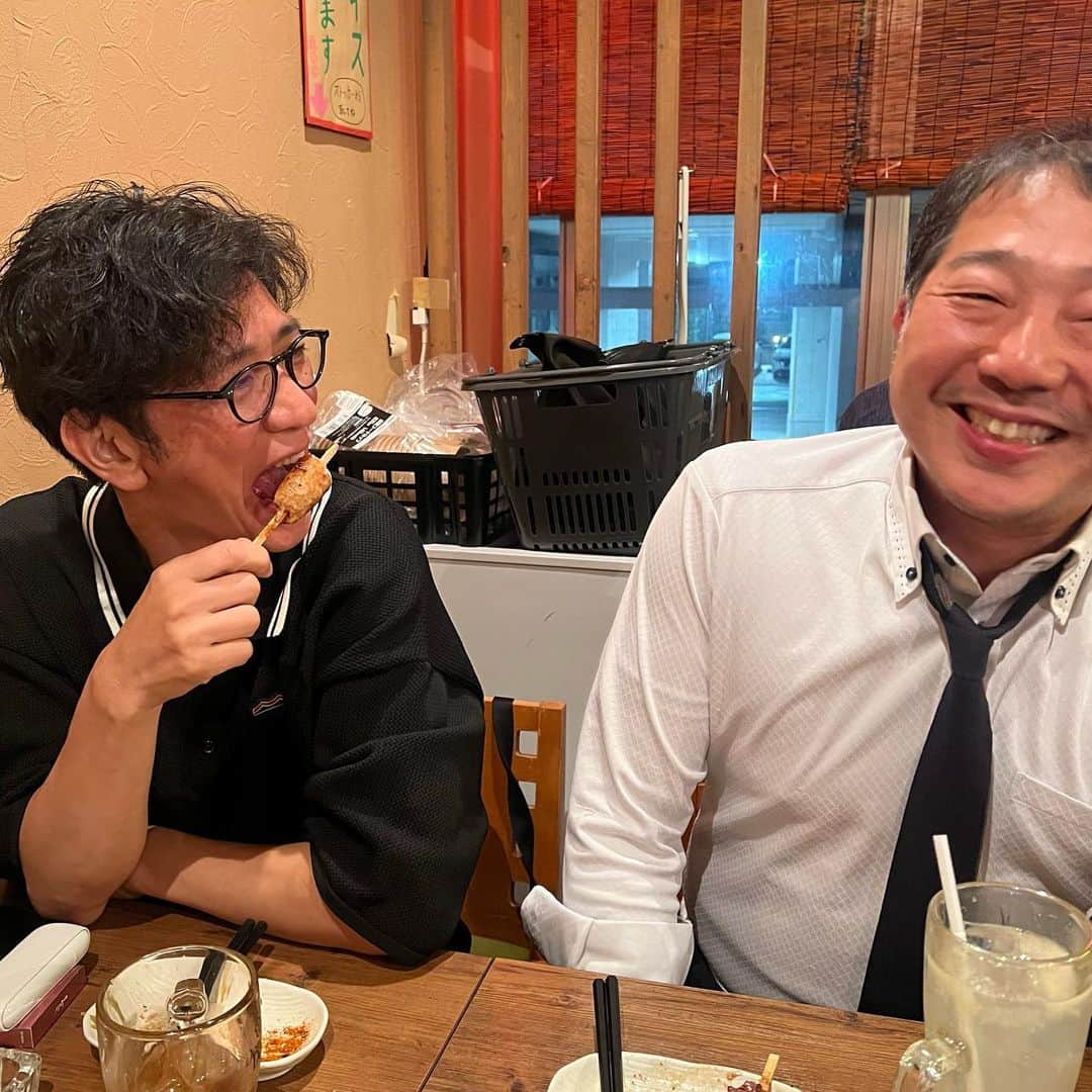 柴田英嗣さんのインスタグラム写真 - (柴田英嗣Instagram)「後輩  #後輩が見たで先輩になっていた #１コ下が見た目で１０コ上になっていた #「何かこのつくねに似てるよねw」と言いながら食べると「はははははっw」と言って凄い笑っていた。 #少し長尺で凄い笑っていた #その顔はもはや１５コ上 #その次のウズラの卵にも似てた #基本どの焼き鳥にも似ていた #ありがとう #良い思い出」6月20日 21時44分 - shibata_untouchable