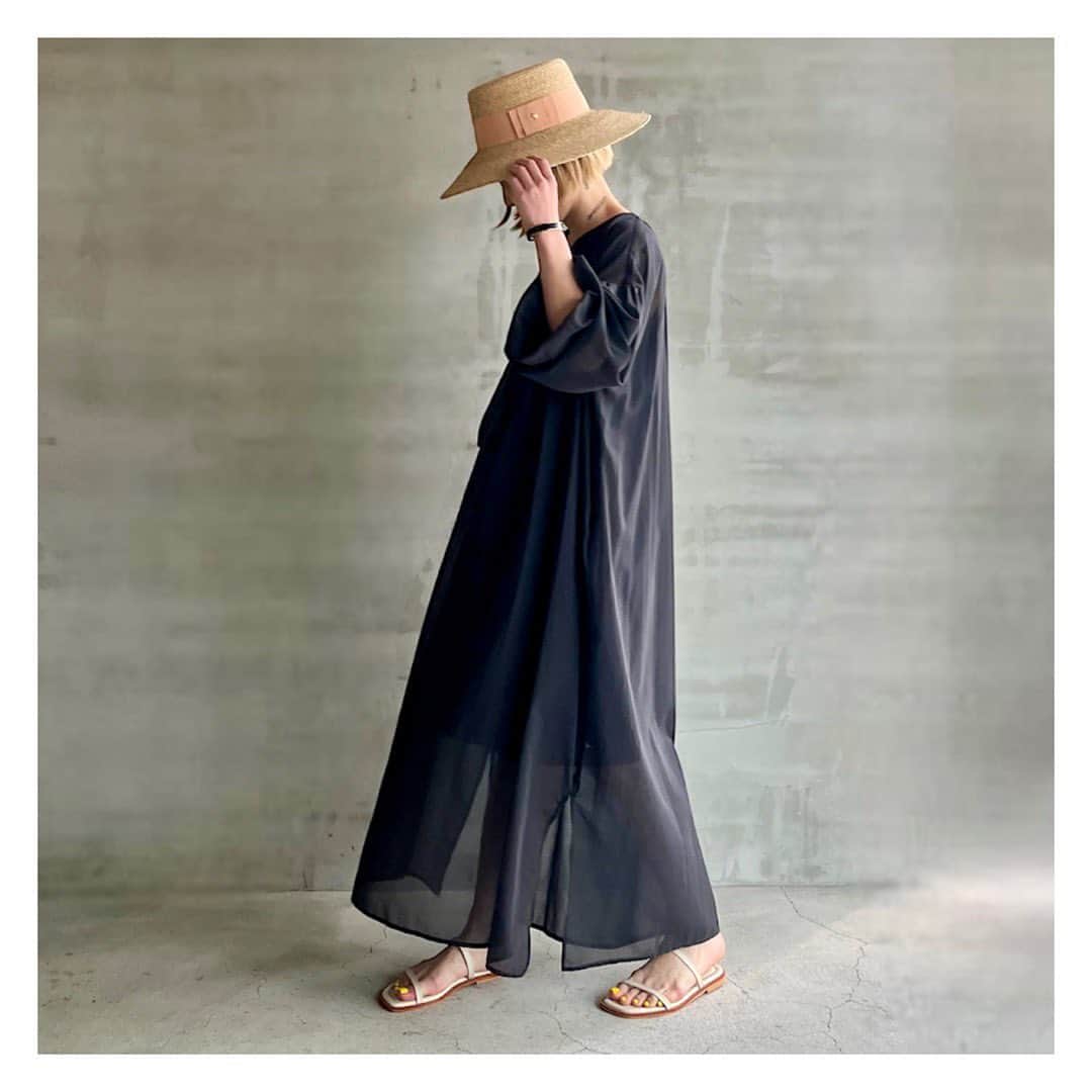 エリオポールのインスタグラム：「2023 Summer Collection  Dress  31.900yen / HÉLIOPÔLE   Ref: 13003085014HN Color: Red. Black Siz: 38  店舗にてお電話による通販対応も承っております。  HELIOPOLE代官山店  03 3770 6438  HELIOPOLE 札幌店  011 209 5455  HELIOPOLE 広島店  082 542 7033  ※広島店では現在対応しておりません。  @heliopole_official #HELIOPOLE  #エリオポール」