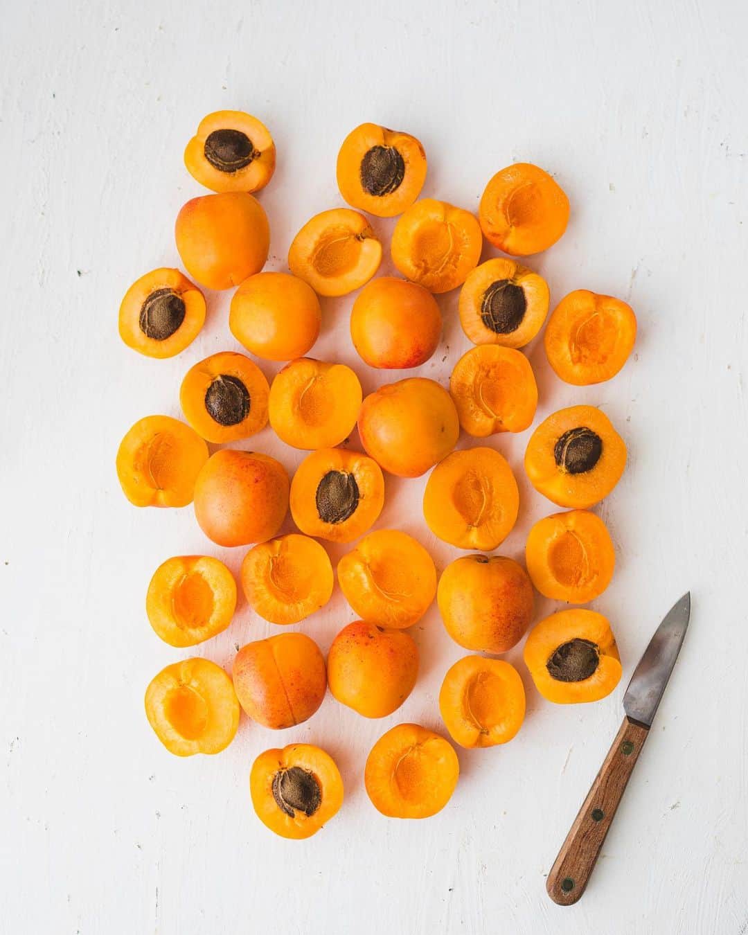増田由希子さんのインスタグラム写真 - (増田由希子Instagram)「Apricot compote is delicious as a dessert or can be served for breakfast with some yogurt🧡 #apricotcompote #apricot   早速、コンポートとジャムを作りました。アプリコットジャムは、お菓子作りにも重宝するので、杏の出回る時期にまとめて作ってストックしています😌」6月20日 21時40分 - nonihana_