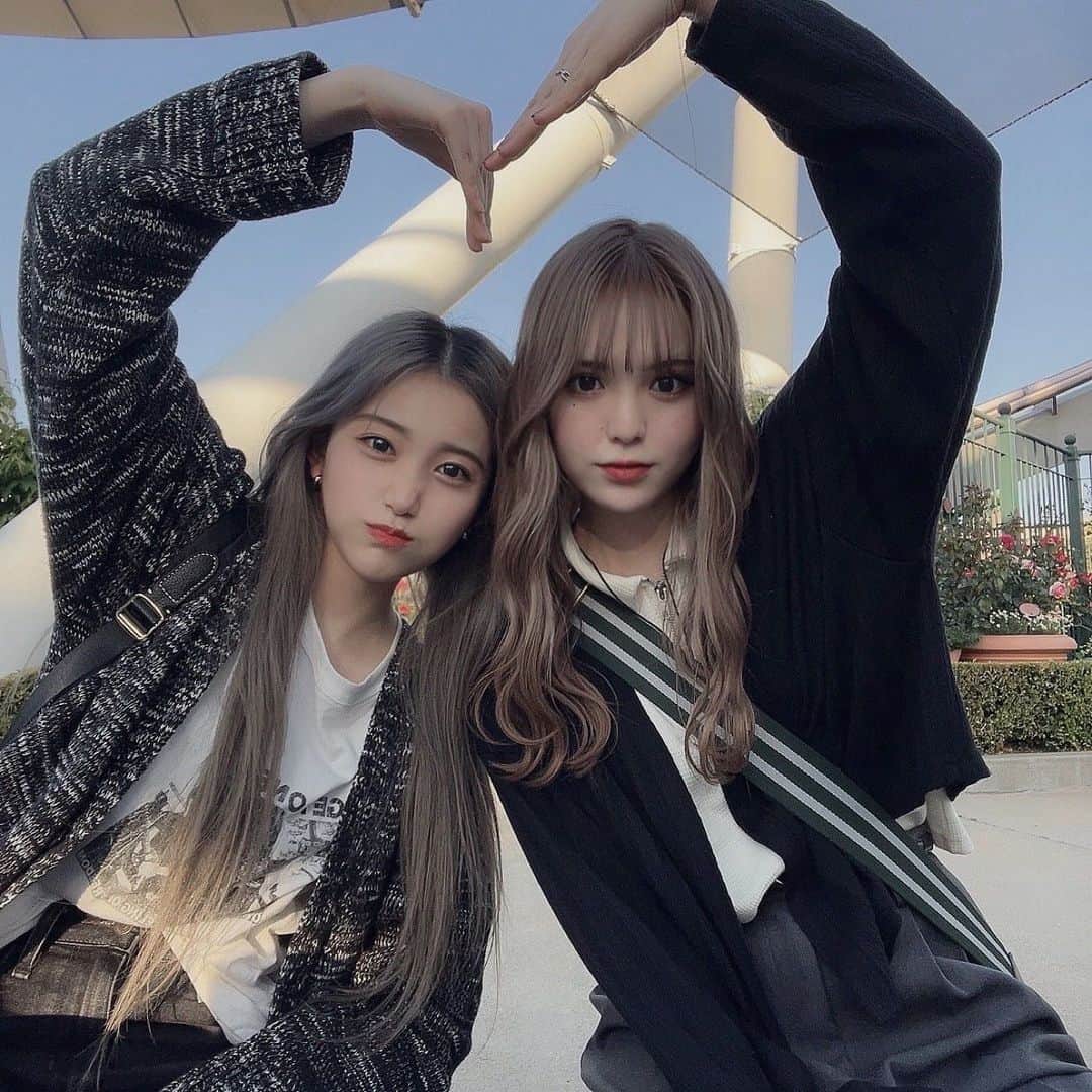 のインスタグラム：「かみゅっちとのユニバVLOGのサムネイルに使わせてもらった画像たち💙 ほんと楽しかったです🥹　@unick_99   #osaka #ユニバ #usjコーデ #usjコーデ」