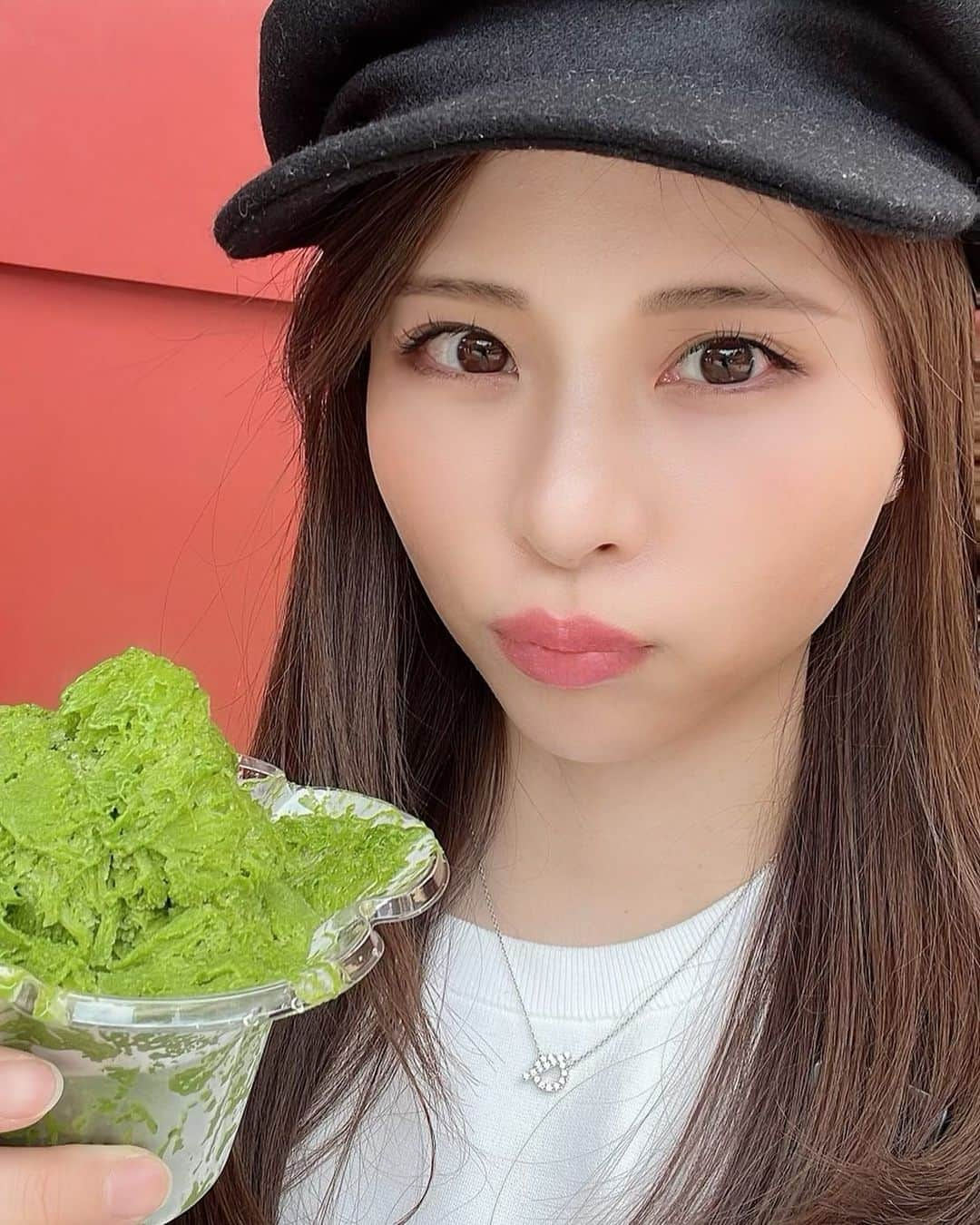 山本成美のインスタグラム：「⁡ 浅草感ゼロだけど浅草🍵 着いてまず目に入ったかき氷食べた ⁡ もう夏だよ プール行きたい✨水着は買った！ ⁡ ダイエットは @sbeautyclinic で痩身通ってるから順調☺️ 今回も寝てるだけのやつやってきた♡ テスラフォーマーとヴァンキッシュこの組み合わせは最強だと思ってる!! ⁡ ⁡ ⁡ ⁡ ⁡ #エスビューティークリニック #ダイエット #産後ダイエット #ラク痩せ #sbeautyclinic  #japanese #dietlife #me ⁡ ⁡ ⁡」