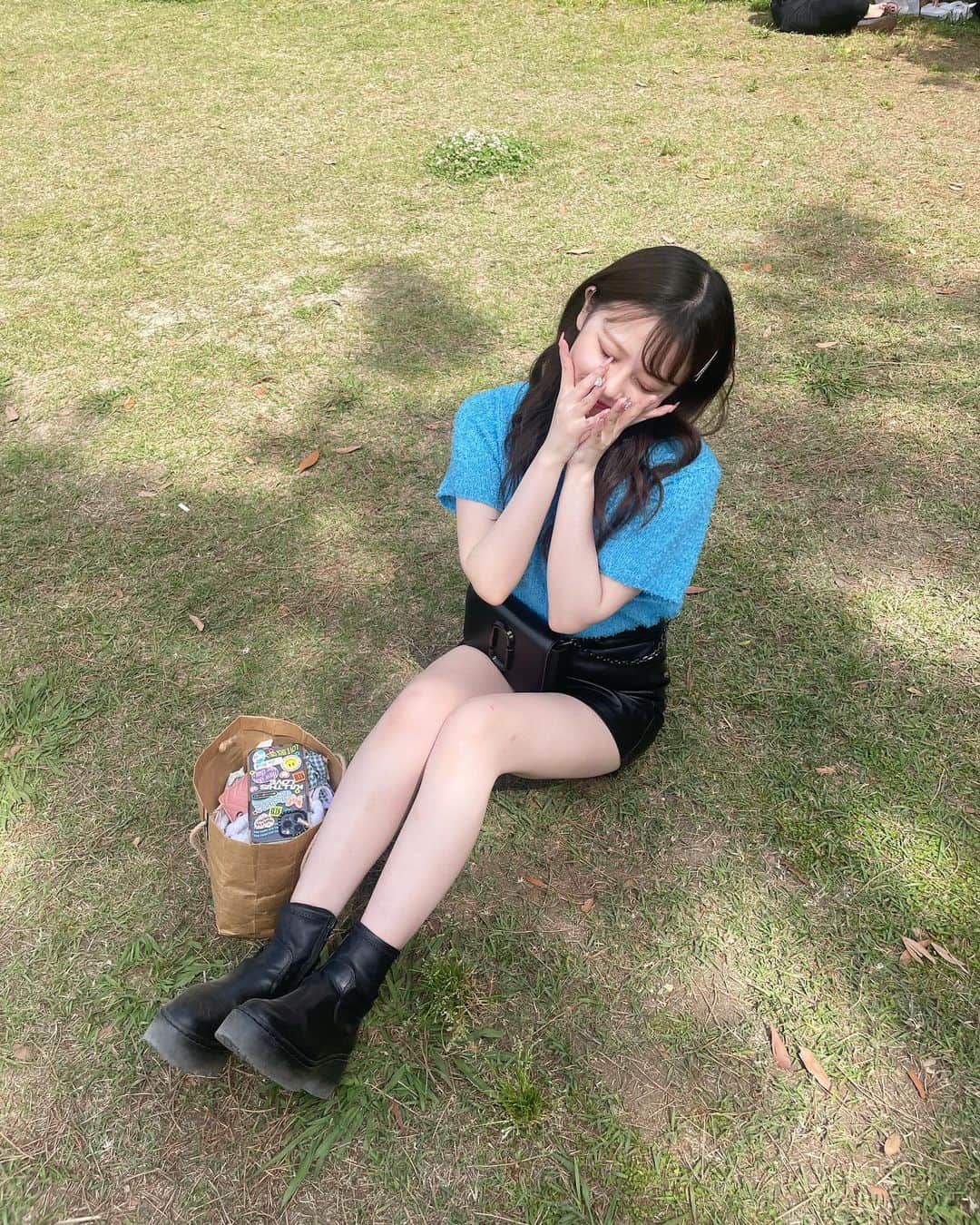 なあぽよさんのインスタグラム写真 - (なあぽよInstagram)「  紙袋の中が汚いのもご愛嬌❣️B型なので💟 いつもは綺麗なんだよ🙃、、 半目が多いのもご愛嬌❣️  可愛いお洋服着て大好きな人に会ってテンションまっくすの日でした🥰  #お台場 #お台場海浜公園 #お台場ビーチ」6月20日 21時45分 - ________sn.30