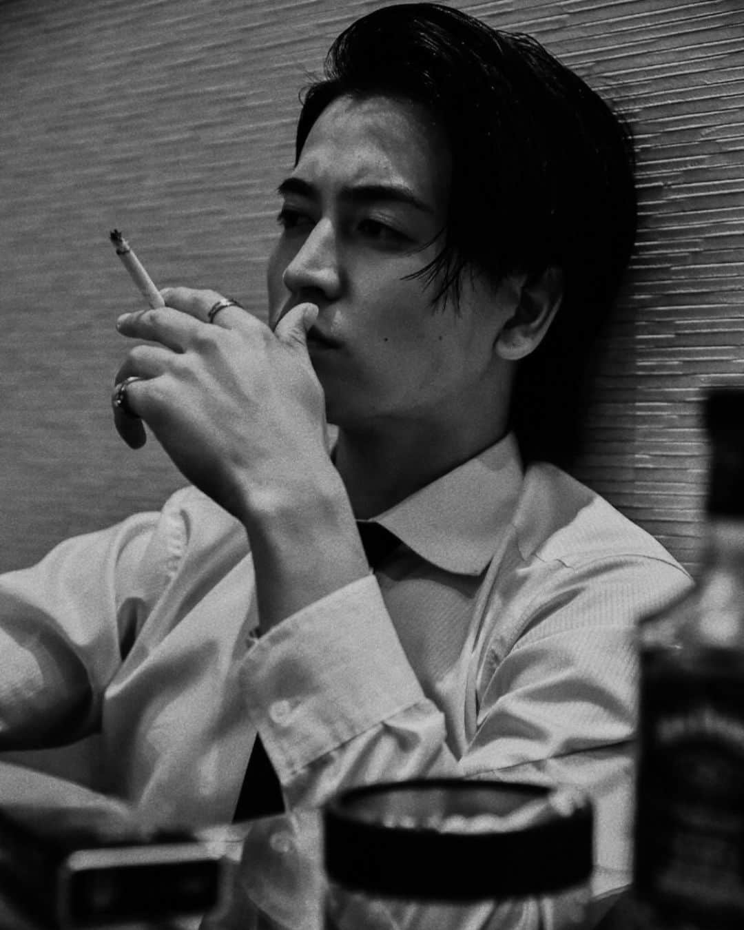 のインスタグラム：「ちょうど来月で30歳🤟 考えることは多いけど着実に責任感は増している👍  頑張る理由は人それぞれ！ 口を動かすのではなく行動で示さなきゃ、 学びも成長もないことを俺は知ってる✌️✌️  #monochrome #thankyou #wonderfullife #mylife」
