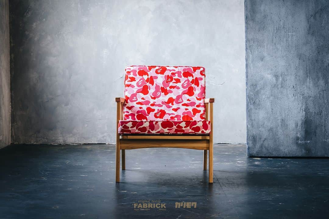 ア ベイシング エイプさんのインスタグラム写真 - (ア ベイシング エイプInstagram)「BAPE® HOME furniture is now available on BAPE.COM and BAPE STORE®. The Collection includes BAPE®︎'s iconic "ABC CAMO" and "APE HEAD" to give a new look to a room. Also, collaboration furniture with leading Japanese furniture makers Karimoku is available.  Photographer: RK @rkrkrk   #bapehome #abccamo #karimoku #fabrick」6月20日 22時00分 - bape_japan