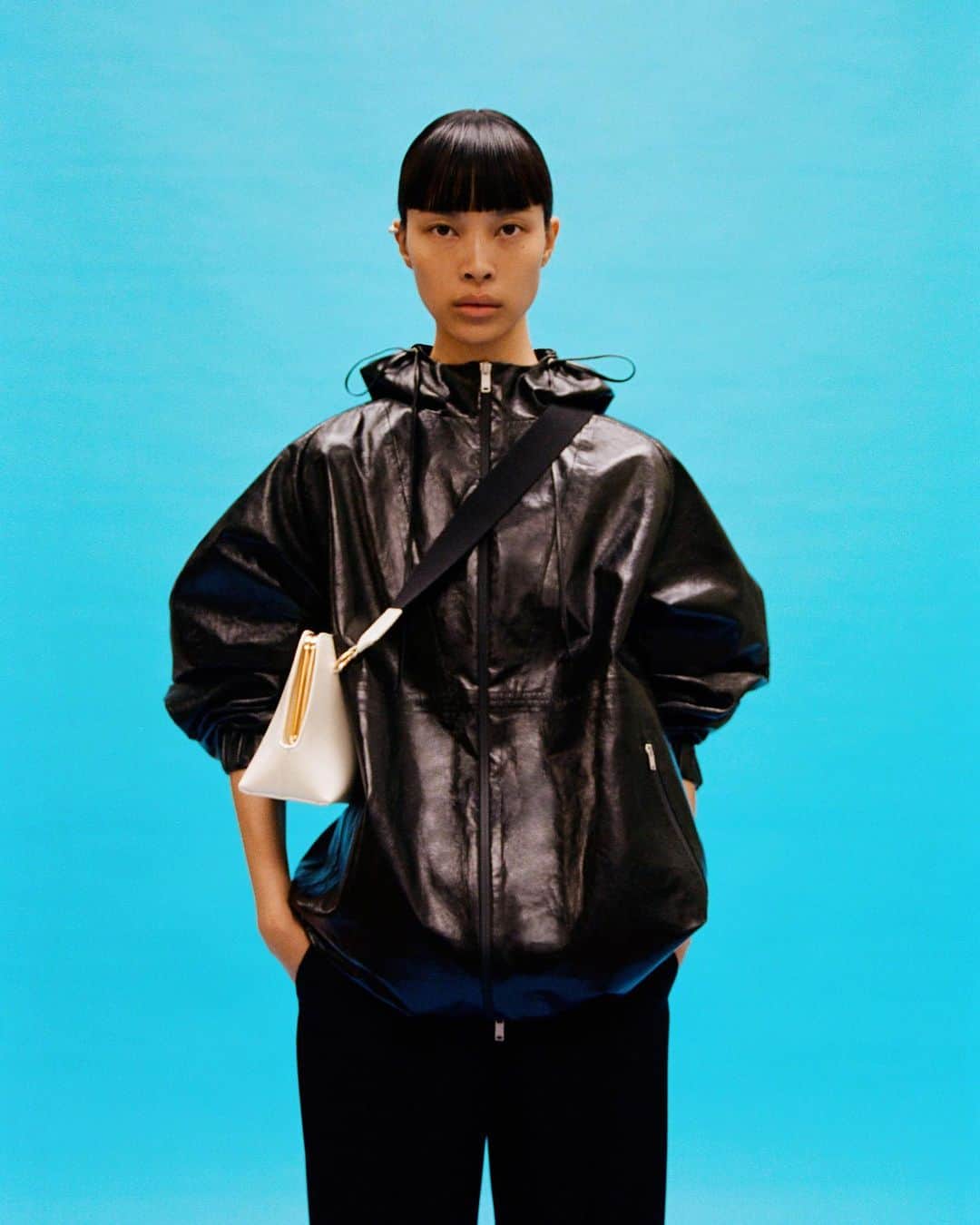 ジルサンダーのインスタグラム：「#JILSANDER Women’s Prefall 23 Collection @d.avit  Now available online and in selected stores #JilSanderbyLucieandLukeMeier」