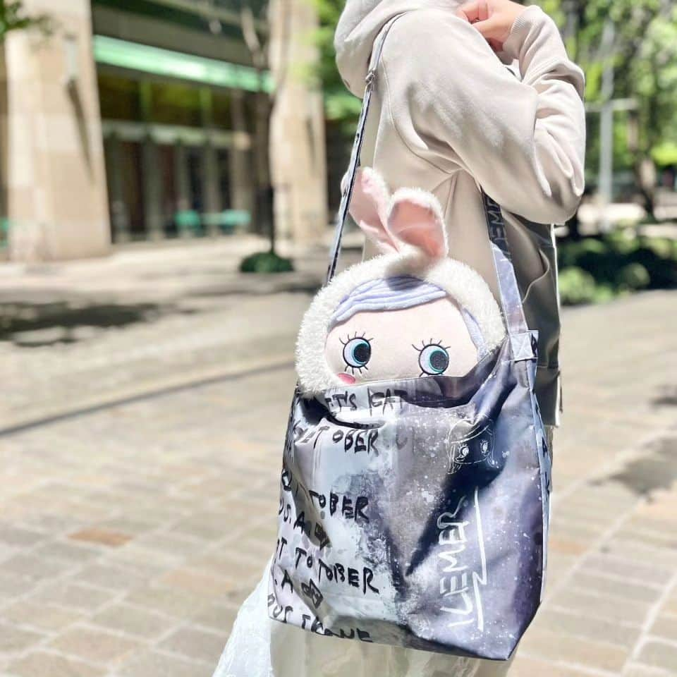 ILEMERさんのインスタグラム写真 - (ILEMERInstagram)「. 限定🐰 ふわふわ赤ちゃんサイズの『ハピプラ』に 癒やされませんか？🍼  2023限定！イルメール島 誕生祭限定ハッピードールプラスは、 ゲットされましたか？  ふわふわもこもこなドールは、 赤ちゃんサイズで大きめですが、 何故か抱くと癒やされる不思議なドール🌿  わたがしのようはホワイトカラーの🐇うさぎのロンパースに淡いラベンダーヘアは必見♡  イルメールの　#ゆめかわ　ドールをぜひチェックしてくださいね♪ 画像タップでオンラインストアへ🕊✨✨✨  @ilemer_official   #イルメール #ハッピードール  #ハピプラ #happydoll  #ilemer  #ゆめかわドール #ゆめかわ  #ゆめかわいい  #ふわふわもこもこ #赤ちゃんサイズ #ぬいぐるみ #キャラクター #イーマリーちゃん #イルメール島誕生祭限定  #イルメール島誕生祭」6月20日 21時54分 - ilemer_official