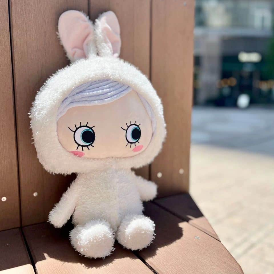 ILEMERさんのインスタグラム写真 - (ILEMERInstagram)「. 限定🐰 ふわふわ赤ちゃんサイズの『ハピプラ』に 癒やされませんか？🍼  2023限定！イルメール島 誕生祭限定ハッピードールプラスは、 ゲットされましたか？  ふわふわもこもこなドールは、 赤ちゃんサイズで大きめですが、 何故か抱くと癒やされる不思議なドール🌿  わたがしのようはホワイトカラーの🐇うさぎのロンパースに淡いラベンダーヘアは必見♡  イルメールの　#ゆめかわ　ドールをぜひチェックしてくださいね♪ 画像タップでオンラインストアへ🕊✨✨✨  @ilemer_official   #イルメール #ハッピードール  #ハピプラ #happydoll  #ilemer  #ゆめかわドール #ゆめかわ  #ゆめかわいい  #ふわふわもこもこ #赤ちゃんサイズ #ぬいぐるみ #キャラクター #イーマリーちゃん #イルメール島誕生祭限定  #イルメール島誕生祭」6月20日 21時54分 - ilemer_official