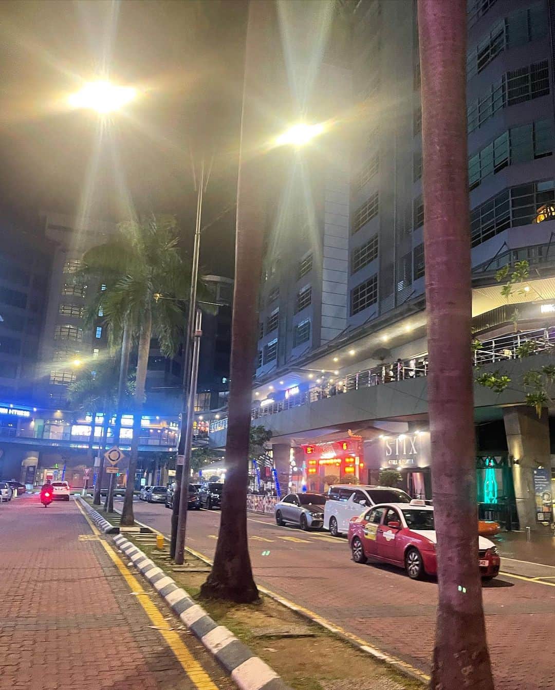 北川美麗さんのインスタグラム写真 - (北川美麗Instagram)「マレーシアは夜もキラキラしてた🌴✨ お仕事以外の写真もちょっとずつ載せていきます☆ ・ ・ #マレーシア #クアラルンプール #ラウンドガール #RQ #krushガールズ #valinoガール」6月20日 22時05分 - mirei_kitagawa