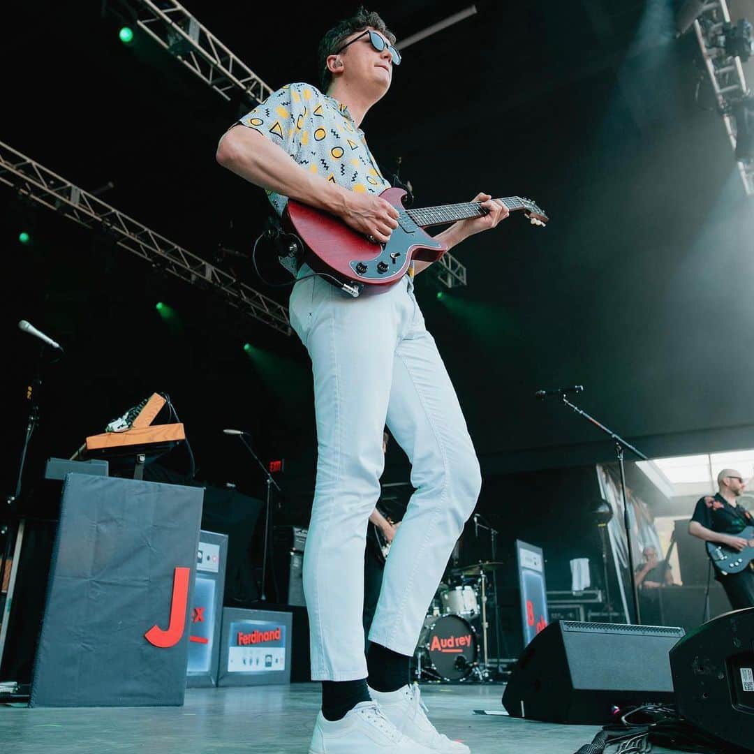 フランツ・フェルディナンドのインスタグラム：「Happy birthday to our very own @miaouxmiaoux.」