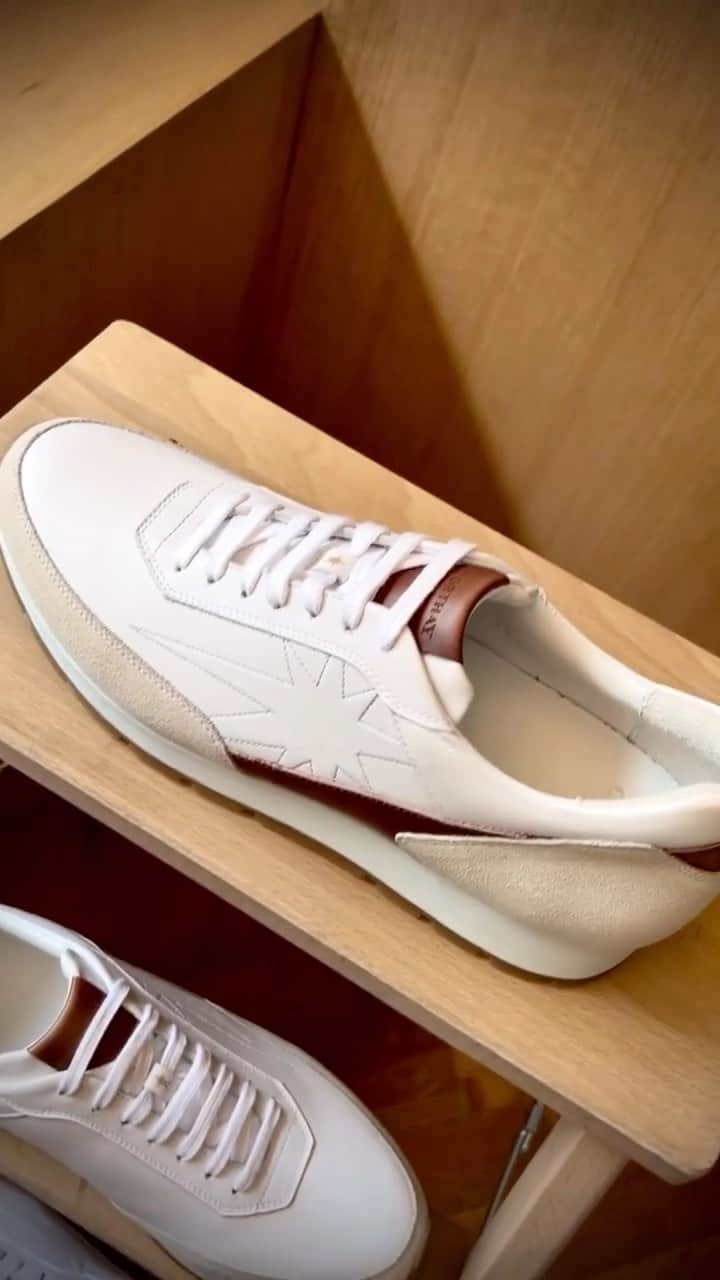のインスタグラム：「Versatility and comfort are two of the key characteristics we all look for in shoes: but what about a shoe for standing all day that is versatile, comfortable, and stylish? The classic Carl white sneaker ticks all those boxes (and more). . . Available online on www.corthay.com and in stores #corthay #whitesneakers  Video by @corthay_korea」