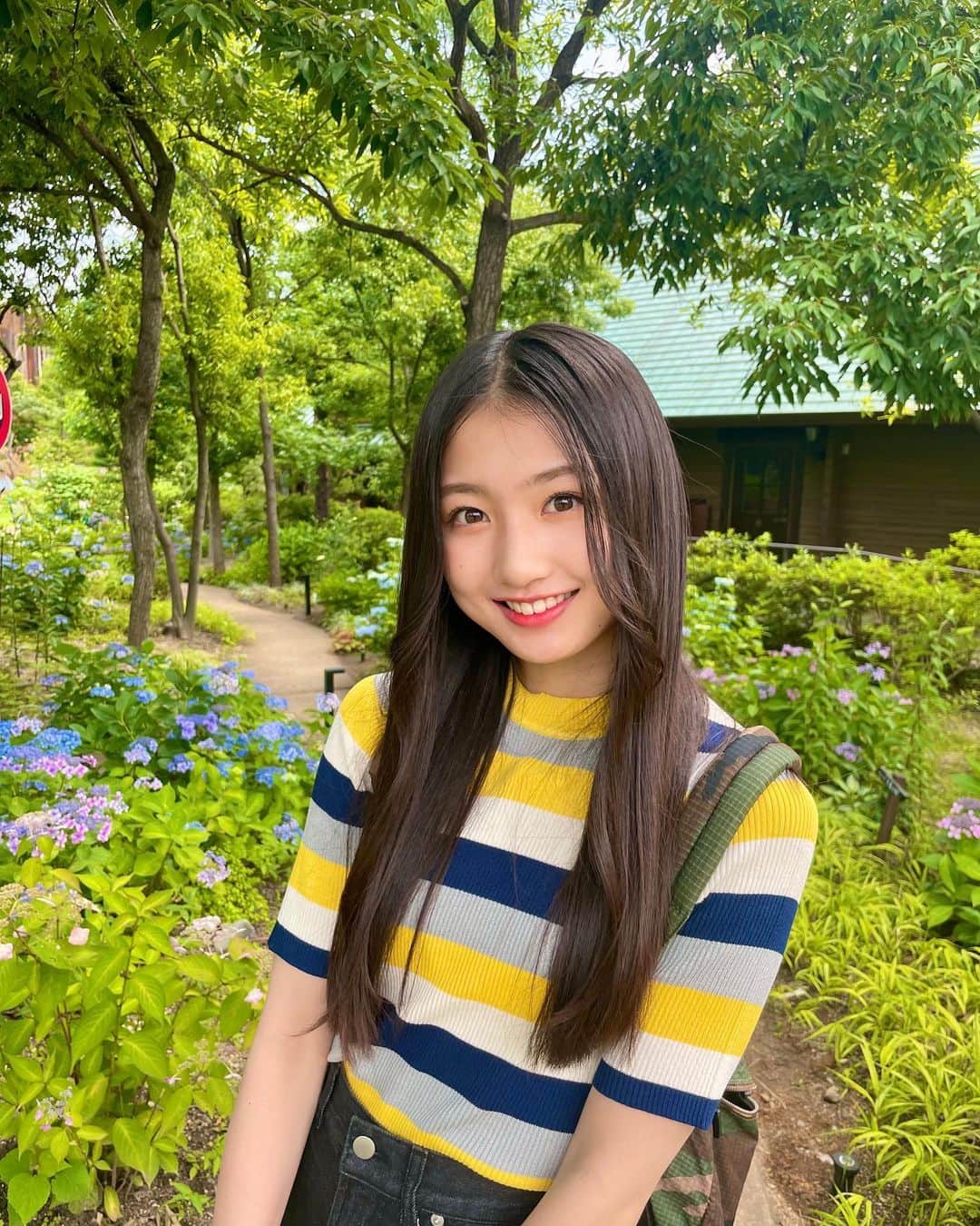 塩月希依音のインスタグラム：「やっぱり自然の緑は癒される🌱🫧🤍  #green #緑#自然#nature #夏#summer #マイナスイオン #jk#ljk #05#05년생 #05line」