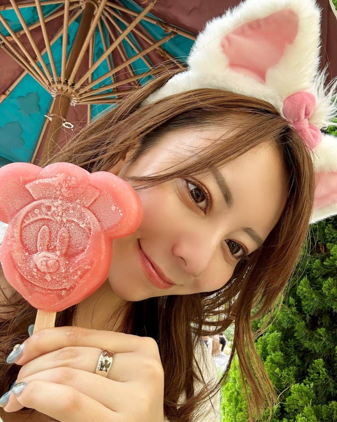 ベイビーリオンのインスタグラム：「. 🐭🤍🎀  むかしから好きなキャラは マリーちゃん一択。  久しぶりに もう歩けないってくらい 歩き疲れて🐾  弾丸無計画で行ったけど🤣 めっちゃ充実して楽しかった‼︎   最高のオフ~ . #ディズニーシー #ディズニーコーデ #マリーちゃん #東京 #tokyodisneysea #aristocats #disneyworld #dayoff」