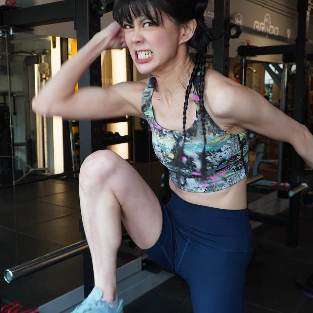 白癡公主さんのインスタグラム写真 - (白癡公主Instagram)「我要長胸肌！！我決定要回歸運動了💪🏻  除了要有大肌肌??之外，也希望能藉著運動維持好的體力與體態，創作出更有趣好看的影片給觀眾。  我是大美女，大美女是我 講出來比較能激勵自己哈哈哈哈」6月20日 22時15分 - 87acup