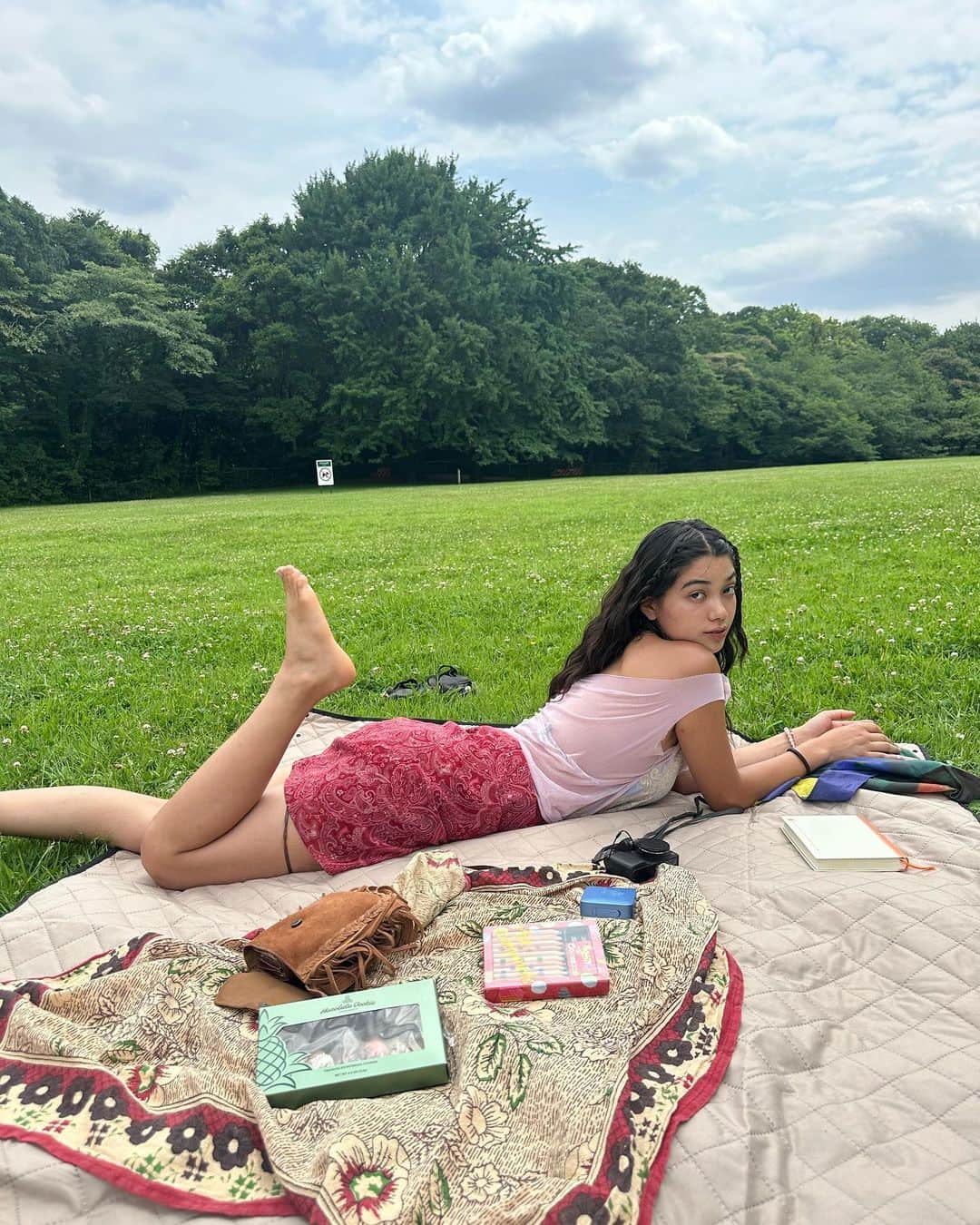 Mayuriのインスタグラム：「いい日がいいのでいい日にしました♪ . #自分で選べるの最高 #落ち込みたい日もあるし #でもそれにはむかいたい時もあるし #反抗期貫きたいわけだし #まあもう自分には好きにやって欲しいので #こんな人になりたいあんな人になりたい #とかもめんどくさいから作らず #どうなっても私が私ならいいって感じで #人以前に自分に縛られないように #心がけてから3日目 #ナイスですね🇧🇷 #とりあえずほんとに何もないのにより心が軽くなった気がして #めっちゃ嬉しいです #今からアイス食べるかも私が選んでいいの最高 #もちろん食べます♡ #マユリの頭の中」
