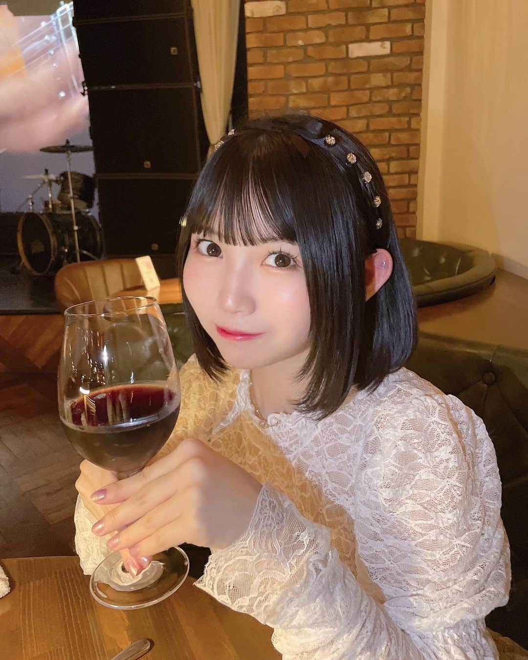 雪村花鈴さんのインスタグラム写真 - (雪村花鈴Instagram)「もう、大人なのでね😏😏 お酒は好きですか？なにが好き？」6月20日 22時24分 - yukimura_karin
