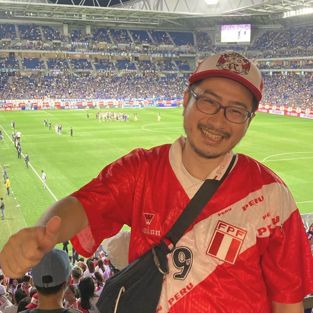 大川佑さんのインスタグラム写真 - (大川佑Instagram)「今日は仕事でもなく応援に。それも日本ではなく、奇縁あるペルー代表を見にきました。日本の勝利でしたが、ペルーのサポーターが多くて南米のノリを味わう事もできる非常に楽しい試合でした！」6月20日 22時25分 - tasuku.okawa