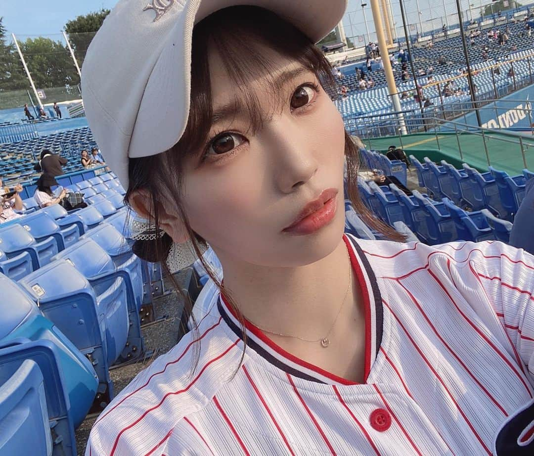 石原美沙紀のインスタグラム：「#東北楽天ゴールデンイーグルス 振替試合⚾️🏟️ 6連敗脱出、！久しぶりに現地ですわほーできました、、、よ、、、！！！ 初回からワクワクさせてもらいました♡ そして楽天ファンの皆さんの応援がすごく素敵だったので感動しました！  #東京ヤクルトスワローズ　#すわほー　#神宮球場　#スワローズ　#ヤクルト　#野球　#野球女子　#ユニフォーム　#ヤクルトファンと繋がりたい #ヤクルトスワローズ #swallows    #燕女子  #アイドル  #selfie  #japanesegirl  #フォローミー #tokyo #yakultswallows #スポーツ観戦　 #さぁ行こうか #スポーツ女子　#野球好きな人と繋がりたい #青木宣親　#followme #プロ野球　#女優」