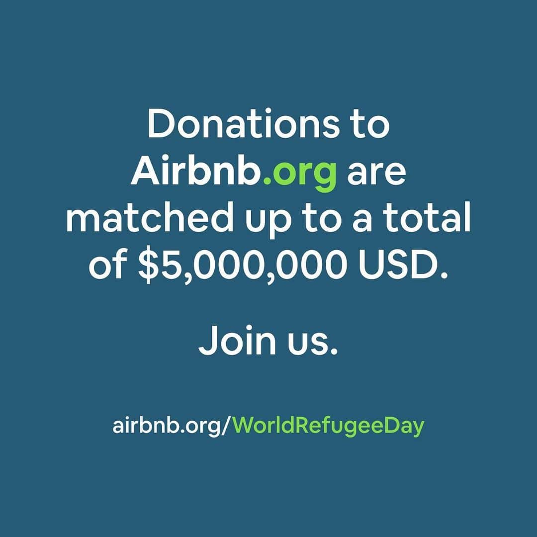 のインスタグラム：「On World Refugee Day, Airbnb.org stands with people displaced by conflict or persecution.   Airbnb.org envisions a world in which anyone can find a welcoming place to stay in times of crisis. We’re grateful to our global network of organizations, Hosts and donors who help make this possible.   Today and every day, let’s come together and show support to each other when we need it most.   All donations are matched up to a total of $5,000,000 USD. Visit the link in bio to donate.   #BeAWelcomer #WorldRefugeeDay2023 #AirbnbOrg」
