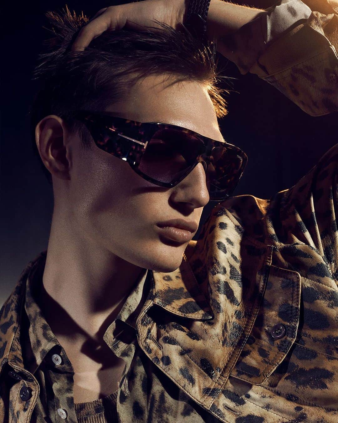 トムフォードのインスタグラム：「REFINED EYEWEAR.   DISCOVER THE #TOMFORDSS23 COLLECTION.   #TOMFORD」