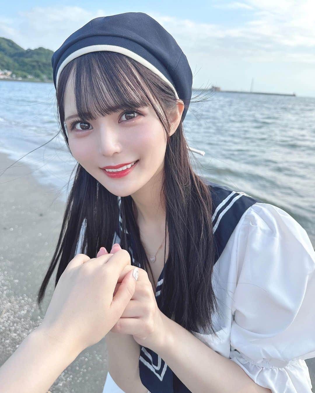 桜井ひかるさんのインスタグラム写真 - (桜井ひかるInstagram)「夏のはじまり🫧  初めて逗子におでかけしてきた！ 美味しいラーメン食べたり、 海でシャボン玉したり、 楽しい休日だったよ〜૮ . ̫ .｡ ა  写真たくさん撮ったから たくさん載せる〜🤍 何枚目が好きかコメントしてくれたら とっても嬉しいなの気持ち💭  今年の夏は夏らしいこと たくさんしたいなあ〜🎐  #夏#逗子#逗子海岸#海岸#海#海水浴場#江ノ島#fint#セーラー#セーラー服#ベレー帽#江ノ島海岸#シャボン玉」6月20日 22時32分 - hikarunroll_