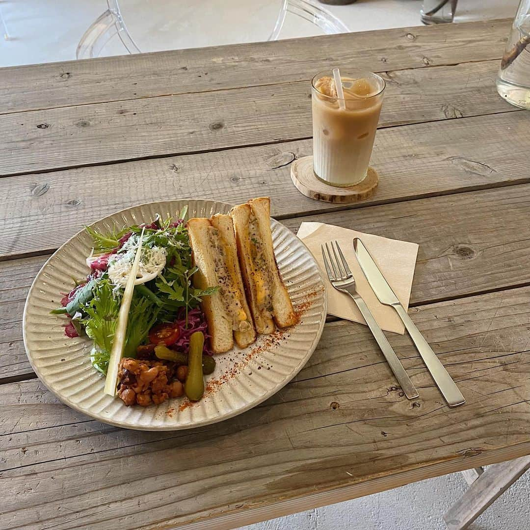 yuinaのインスタグラム：「オープン以来想い続けたこちらのカフェ🥪🍴 さなちゃんを抱っこしてくれた、とても優しいスタッフさん方がいて、お料理しっかり味わえました😭人が温かいお店です♡またいきますね〜! #thenomadlife  #thenomadlifecafe  #岐阜カフェ #岐阜市カフェ #岐阜市ランチ #こばランチ #instafood #instajapan #l4l」