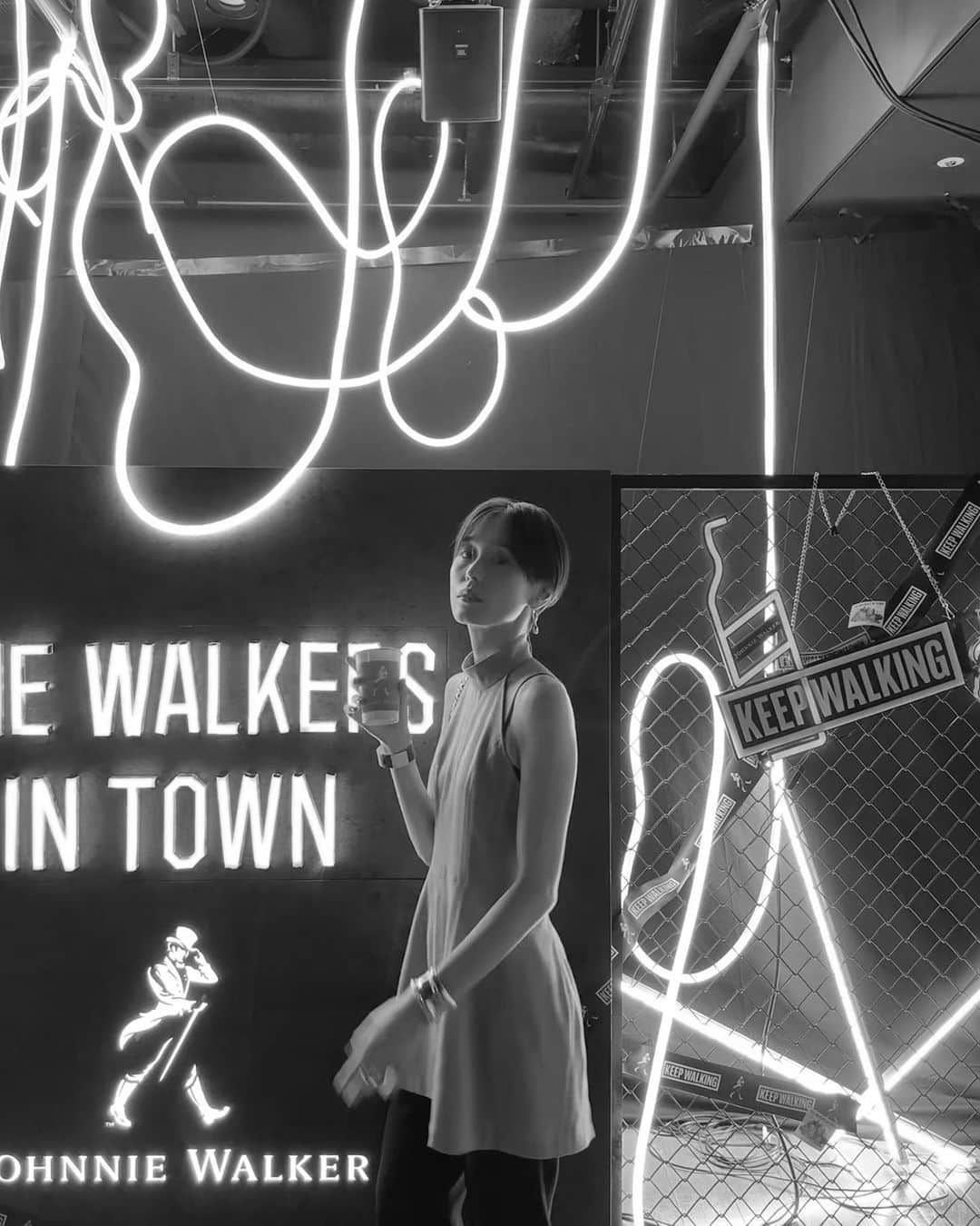 平野マユのインスタグラム：「THE WALKERS IN TOWN  presented by JOHNNIE WALKERのレセプションイベントに行ってきました✨ ハイボールを片手に音楽やアートを楽しめる素敵なイベントが、明日から1週間渋谷キャストにて開催しています！ 是非とも足を運んでみてね🧡  #THEWALKERSINTOWN #ジョニーウォーカー」