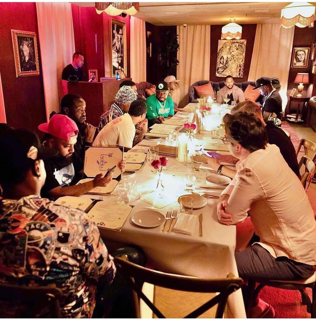 トニー・イエイヨーさんのインスタグラム写真 - (トニー・イエイヨーInstagram)「Green light gang 🚦🚦🚦dinner @larenztate @josephsikora4 @lahmardtate @lilmeechbmf @terrencej @unclemurda @bransoncognac @lecheminduroi @passportboyzinc」6月20日 22時45分 - tonyyayo