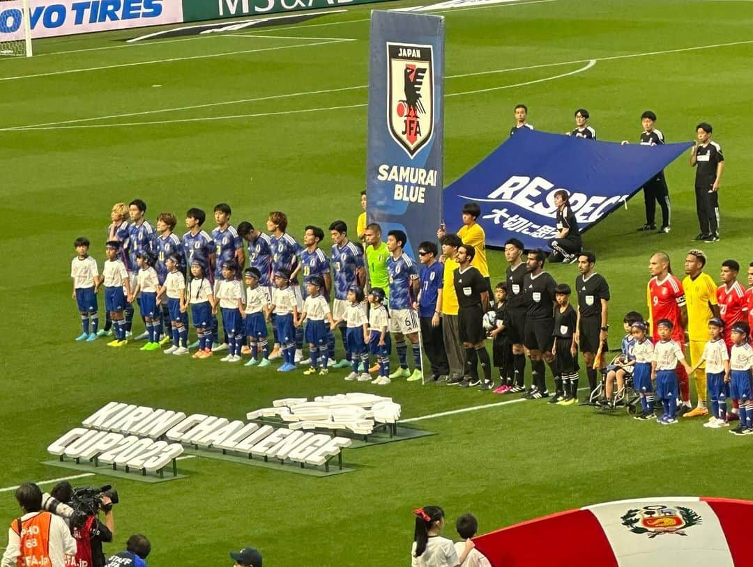 ロザッチさんのインスタグラム写真 - (ロザッチInstagram)「2023.06.20  日本代表vsペルー代表⚽️ 最高過ぎた🥹W杯現地行けるように頑張る💪 あと、夢にまで見た国歌斉唱😋  #日本代表サッカー #サムライブルー」6月20日 22時41分 - rozacchi