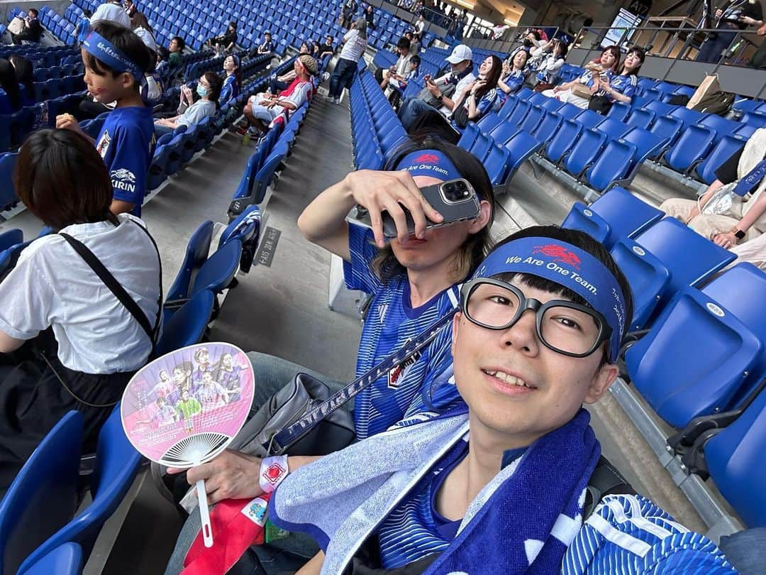 ロザッチのインスタグラム：「2023.06.20  日本代表vsペルー代表⚽️ 最高過ぎた🥹W杯現地行けるように頑張る💪 あと、夢にまで見た国歌斉唱😋  #日本代表サッカー #サムライブルー」