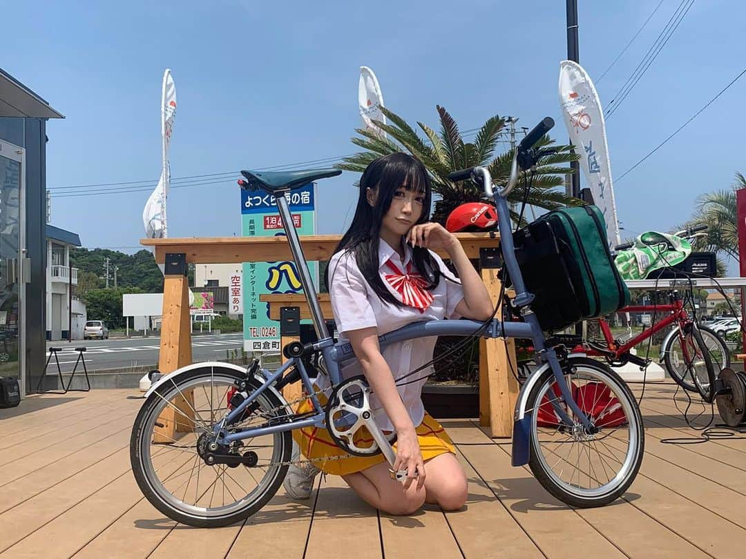 華密美琉さんのインスタグラム写真 - (華密美琉Instagram)「LOVE CYCLE  🚲  自転車の世界は新しいことが一杯だ！！  自転車がコスプレと自転車乗りと いろんな人たちをつないでくれた 素敵な一日でした！  イベント参加お疲れさまでした🚲💛 暑い中ありがとうございました🚲💙  🚲  みんなで参加する 自転車とコスプレイベントが 新鮮でとても楽しかったです！  コスプレイヤーさんや みんなの愛車とも出会うことが できて嬉しかったーッ！！  また参加したみんなと会う機会が あったらぜひ気軽にもっと お話したいなーって思ってます💙💜  イベント参加はいかがでしたか！TwitterやInstagramでもいろいろ 聞きたいので感想とかコメント もらえると嬉しいです！(⊃_ ̫ _)⊃  ハヤテコス参加お疲れさまでした✨  #颯コス #ハヤテコス  🚲🚲🚲🚲🚲🚲  次の参加イベントはアコスタマルシェ！  acosta!マルシェVol.5  🔷開催　6月24日(土) 12:00～17:00  🔷池袋サンシャインシティ  展示ホールB 🔷サークル場所 【B03-B04】カモミール   よろしくお願いします！！ (⊃_ ̫ _)⊃♡♡♡  🚲🚲🚲🚲🚲🚲  🎂🥂 オリシャン申し込みは7/3まで 🥂🎂  遠隔も同じく7/3に締め切りです！ バースデーの特別なシャンパン ゲットしてね！！  申し込みはブログやTwitter @chamomile_chami  をチェックお願いします！！  二度とない瞬間を収めにきてほしい  ❤️‍🔥今年のバースデーに全てをかけます❤️‍🔥 次はないので一瞬一秒を一緒に楽しみたい  7/15(土) 東京都渋谷区神南1-22-9 ライブステージ 14:00〜 カフェタイム(2部制) 15:00〜  🎟チケット販売 〜7/3まで 先着順🎟 チケットはカモミール生誕祭2023 パスマーケットにて販売中です！！  VIP席は残りわずか！！急いでね！！  🚲  #カモミール生誕祭2023  #カモミール誕生祭2023  #カモミール誕生日  #アコスタマルシェ  #アコスタ池袋  #chamomilecosplay  #弱ペダ  #弱ペダコスプレ  #ブロンプトン女子  #寒咲幹  #寒咲幹コスプレ  #コスプレ写真  #cosplaygirl  #cosplayer  #cosplaygirls  #cosplaysexy  #cycling  #cyclelife  #cycleshots  #ブロンプトン  #ブロンプトンのある風景  #brompton  #弱虫ペダル  #弱虫ペダルコスプレ  #コスプレ #cosplay #코스프레 #角色扮演」6月20日 22時54分 - chamomile_chami