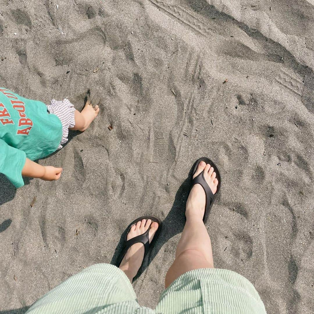 井村亜里香のインスタグラム：「夏がもうすぐやってくる🍉 海がだいすきなSUIと泳ぐのが 今から楽しみで仕方がない🐬  #kamakura#beach#kamakurajapan  #鎌倉#鎌倉散歩#材木座海岸  #アーシング#鎌倉移住」