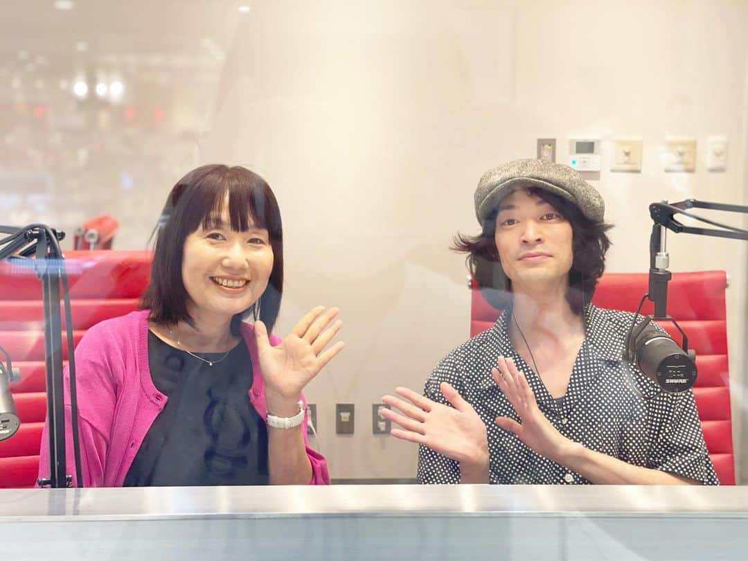 兒玉太智のインスタグラム：「ラジオ高崎の夕方ワイド番組「Air Place」にて、渋川清彦さんの代打として私こだまたいちがゲストパーソナリティーを務めさせていただきました！(通算3回目)  リスナーの皆様、いつも温かいメッセージを送ってくださり本当にありがとうございます！ 今回も明美さんが穏やかに接してくださり、ラジ高のやべっちさんとサッカーの話で盛り上がり…  今週のテーマ「青春の一曲」では、 大学の頃の恋愛や、父と観に行ったスティーヴィー・ワンダーのコンサートについて話したりしました。 皆様の青春エピソードに心がほろり、懐かしいお話って良いですね。  "大人の学校"コーナーでは 群馬県高崎市片岡町の畳店『上原インテリア』の三代目・上原正行さんからお話を伺いました！ もっと身近に感じてほしい、畳の魅力について学びました。  そしてこちらのグッズが衝撃的にカワイイ…  ・畳の"へり"で作られたコインケース ・畳のブックカバー  こだま、いただいてしまいました…。大切に使います！ 畳グッズ、みなさんもいかがですか？  #ラジオ高崎 @radiotakasaki  #エアプレイス #田野内明美 #渋川清彦 #上原インテリア 三代目 #上原正行 #keeプレ に代わり #たっプレ #こだまたいち @yoiten_yoidoretenshi」