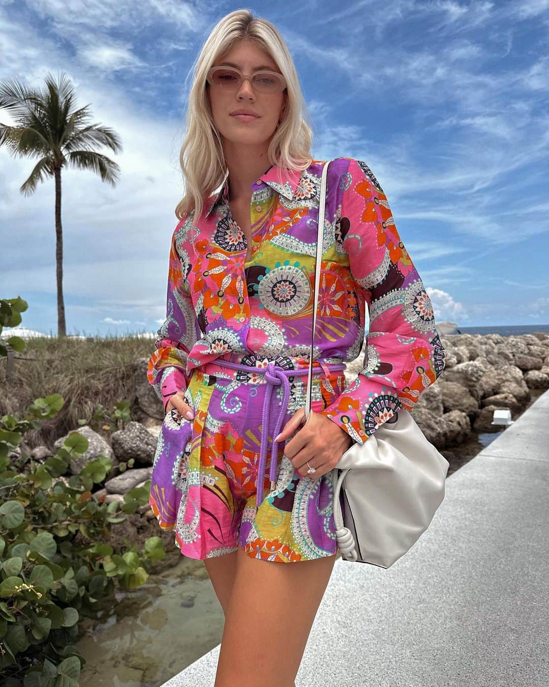 デヴォン・ウィンザーのインスタグラム：「Flower 🌸 Power」