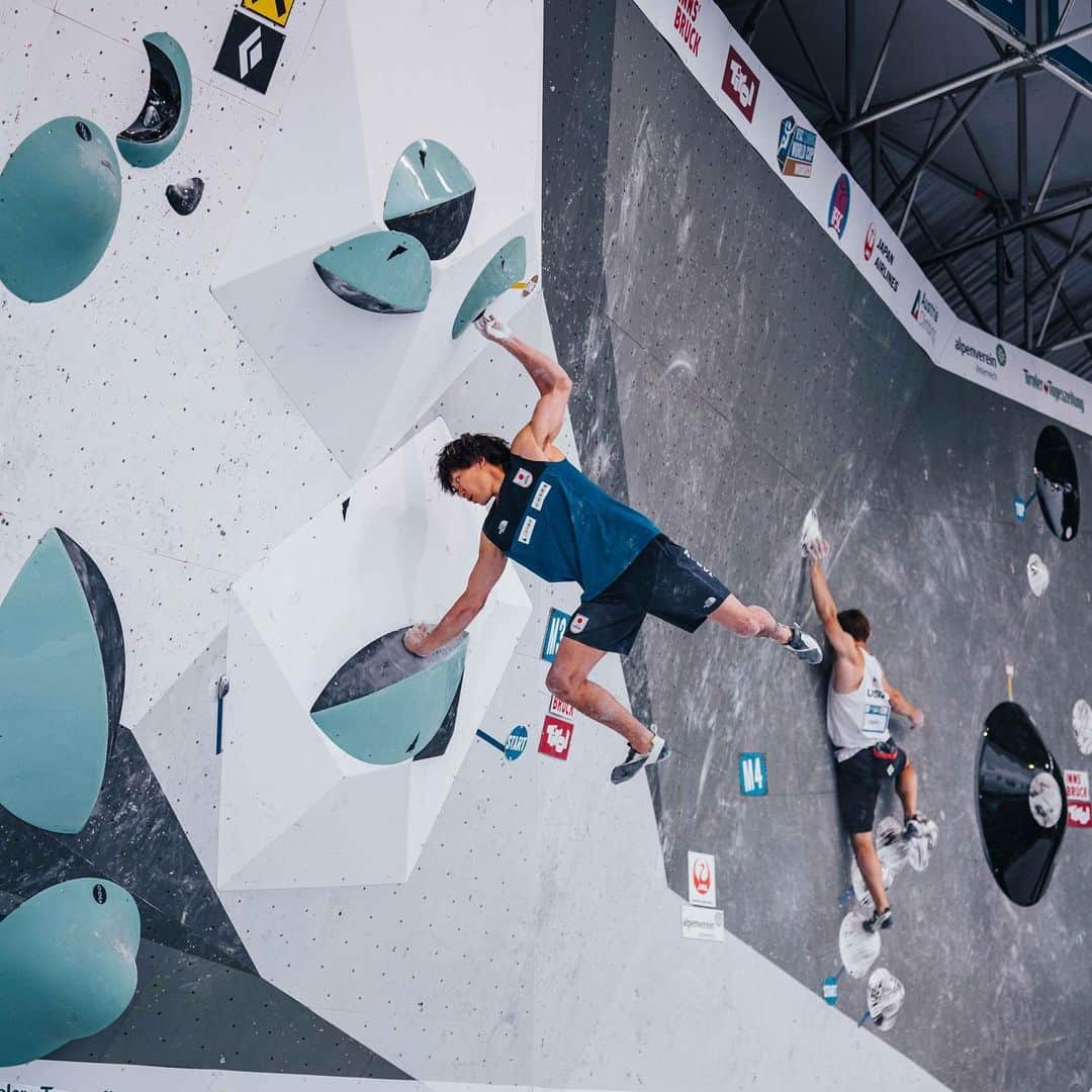 緒方良行のインスタグラム：「7th place in the last boulder World Cup in Innsbruck. It was mentally hard in the beginning of the season but I tried staying optimistic and found my progress especially in the last 3 comps. I appreciate all support and kind words throughout the season!  The lead world cup season has already begun. The first one didn’t go well but there were some good parts. I’m very psyched for the next one🔥🔥  ボルダーワールドカップ最終戦は決勝ライン下の7位で終了しました。 今シーズンは初戦からなかなか思い通りには行かず、メンタル的にはかなり苦しいボルダーシーズンとなりました。そんな中でも前向きな気持ちで一つ一つの大会に向き合うことができ、後半戦ではなんとか表彰台まで戻ってくることができました。周りの方の支えや応援には本当に助けられました。ありがとうございます。  そしてリードシーズンが開幕しました。 初戦は振るわなかったけど、感覚はそんなに悪くない！2戦目を楽しみに日本でまた頑張ります🔥🔥  📸 ①③ @lenadrapella  📸② @vladek_zumr   @bpump_ogikubo  @adidasterrex @adidastokyo  @fiveten_official  @optimumnutrition_jp  @rockcityclimbingholds  @frictionlabs」